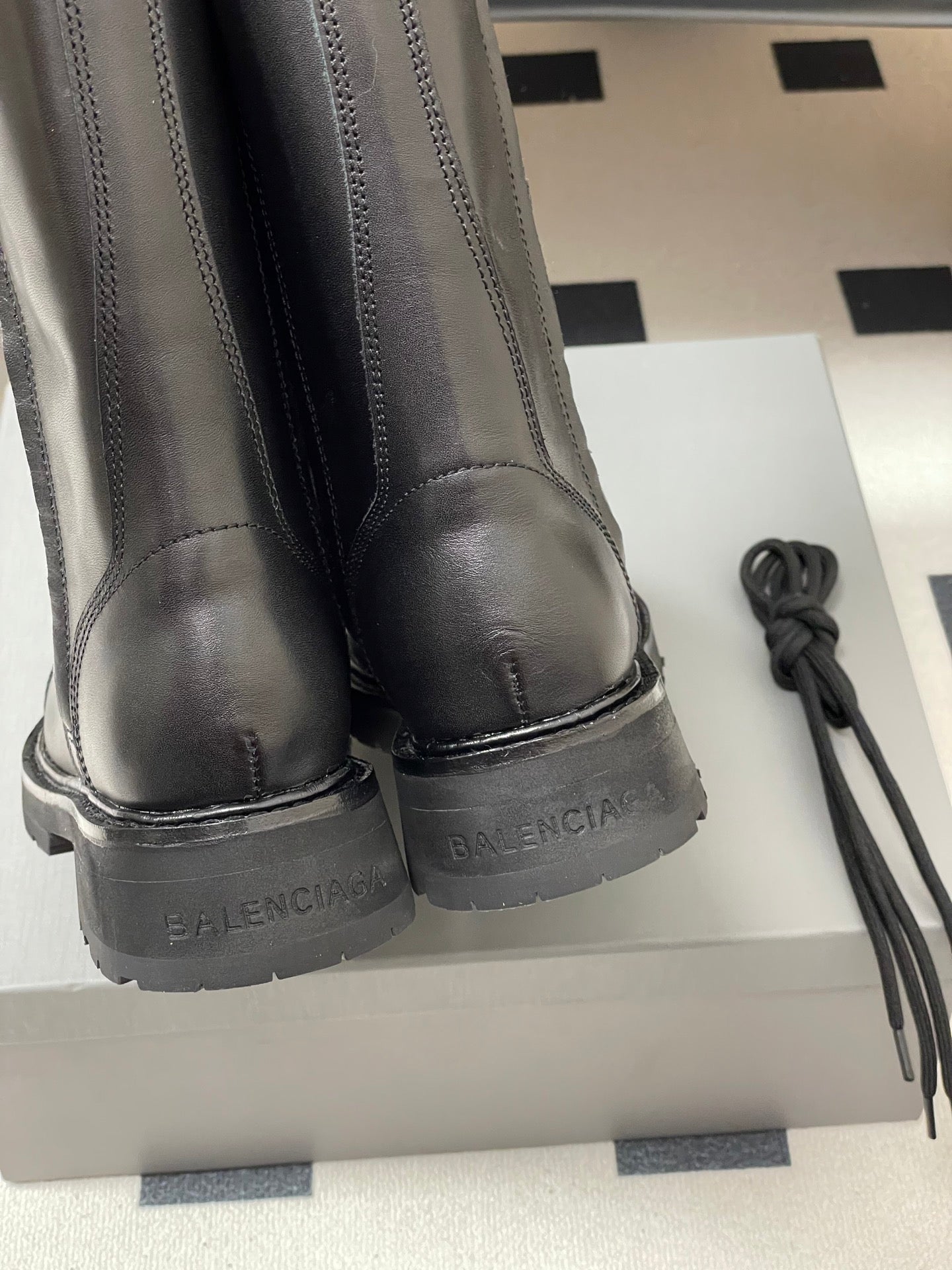 Balenciaga 25ss short boots black sheepskin 469073