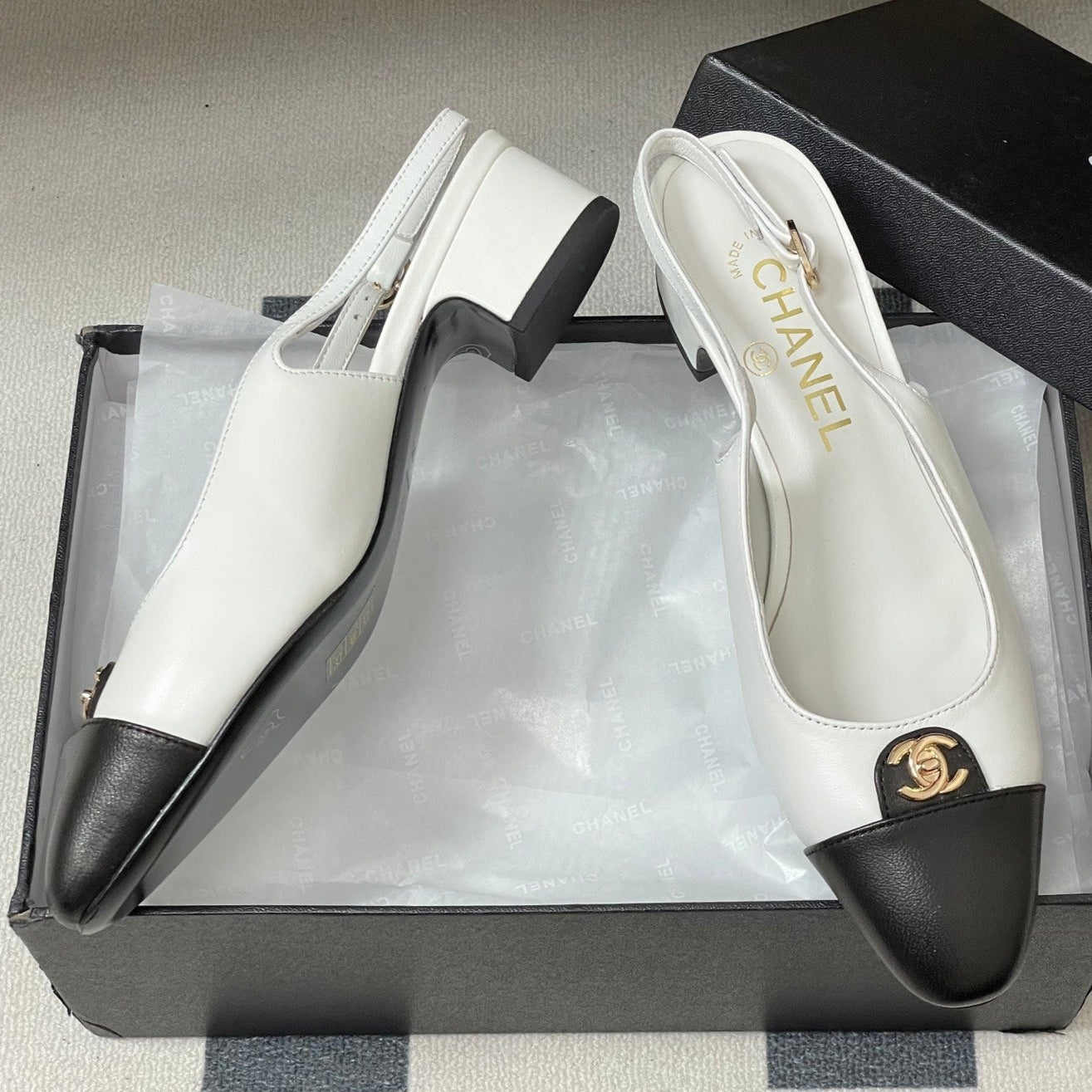 Chanel 25 Slingback 30mm White Black Lambskin 473214