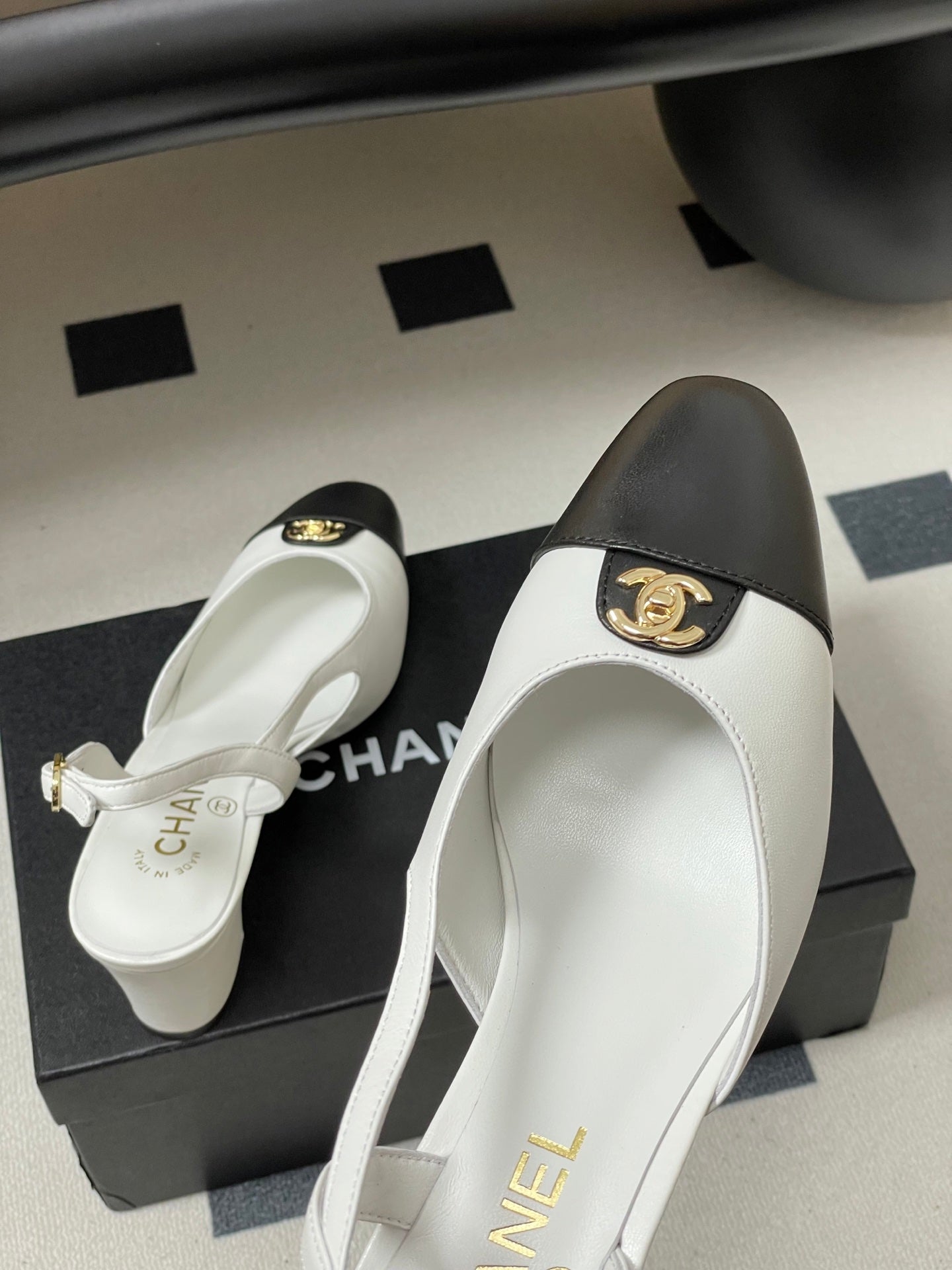 Chanel 25 Slingback 50mm White Black Lambskin 473217