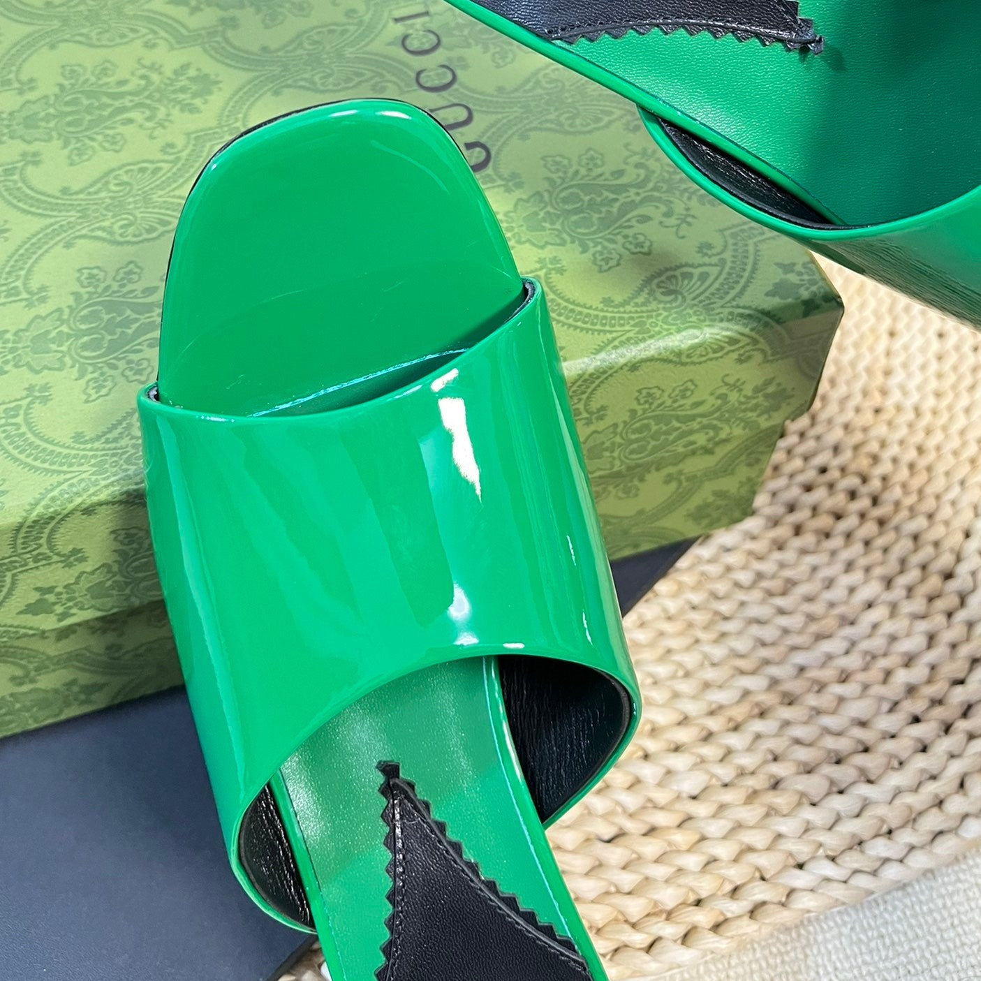 GG  Women's Heeled Sandals Glossy Forest Green