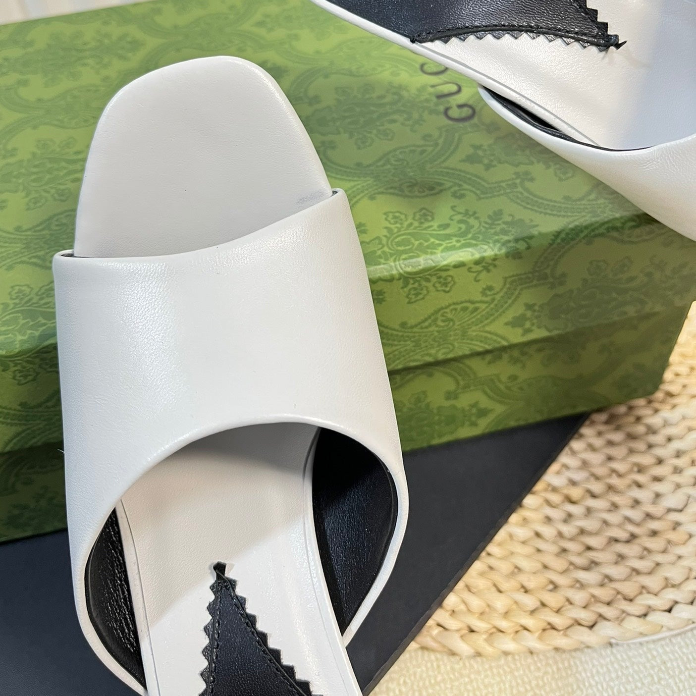 GG  Women's Heeled Sandals White