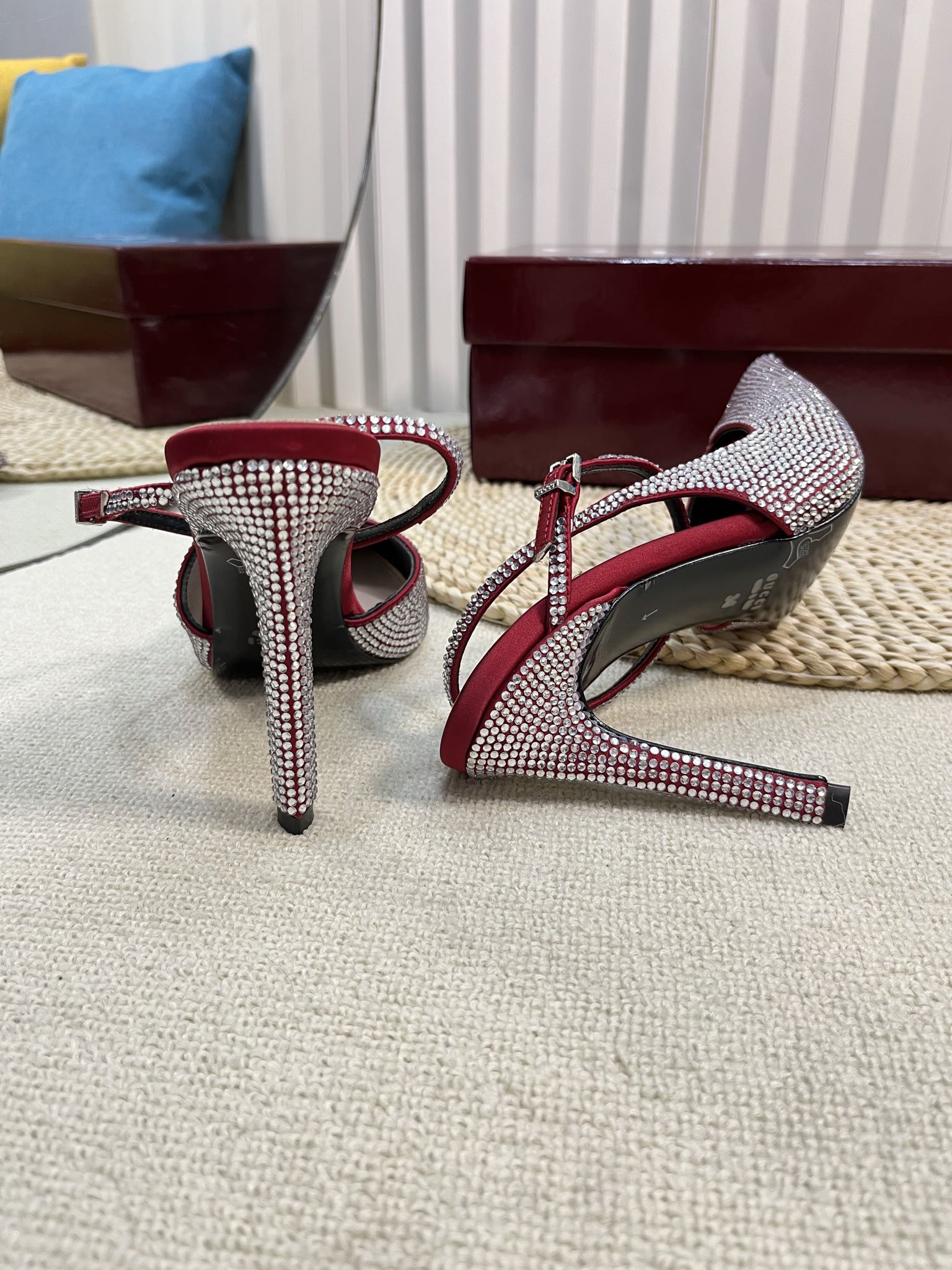 HIGH SLINGBACK 10 CM IN CHERRY RED SILK WITH FULL RHINSTONES