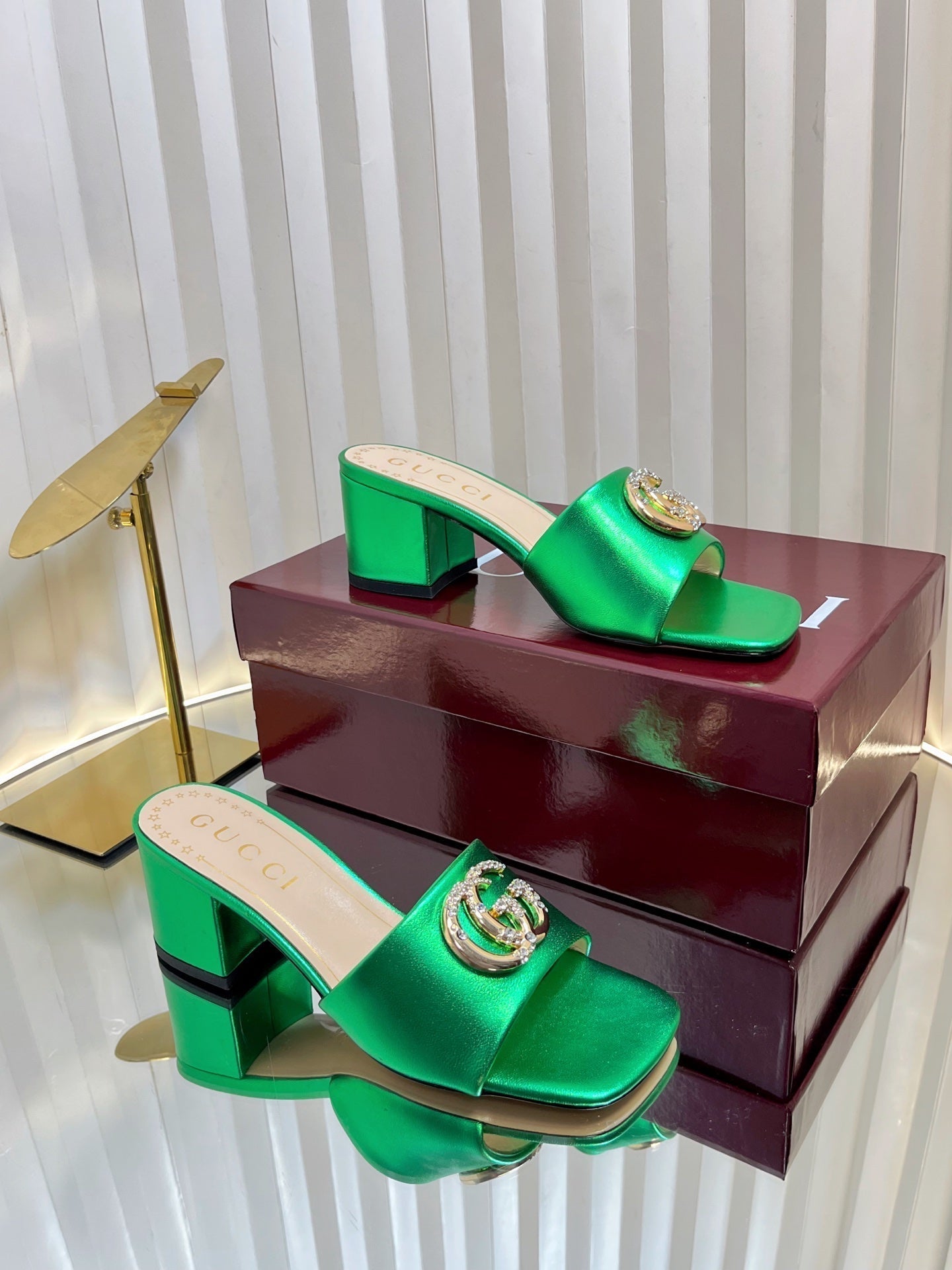 GC 25 Interlocking G Heeled Sandal Green Patent Leather 294637