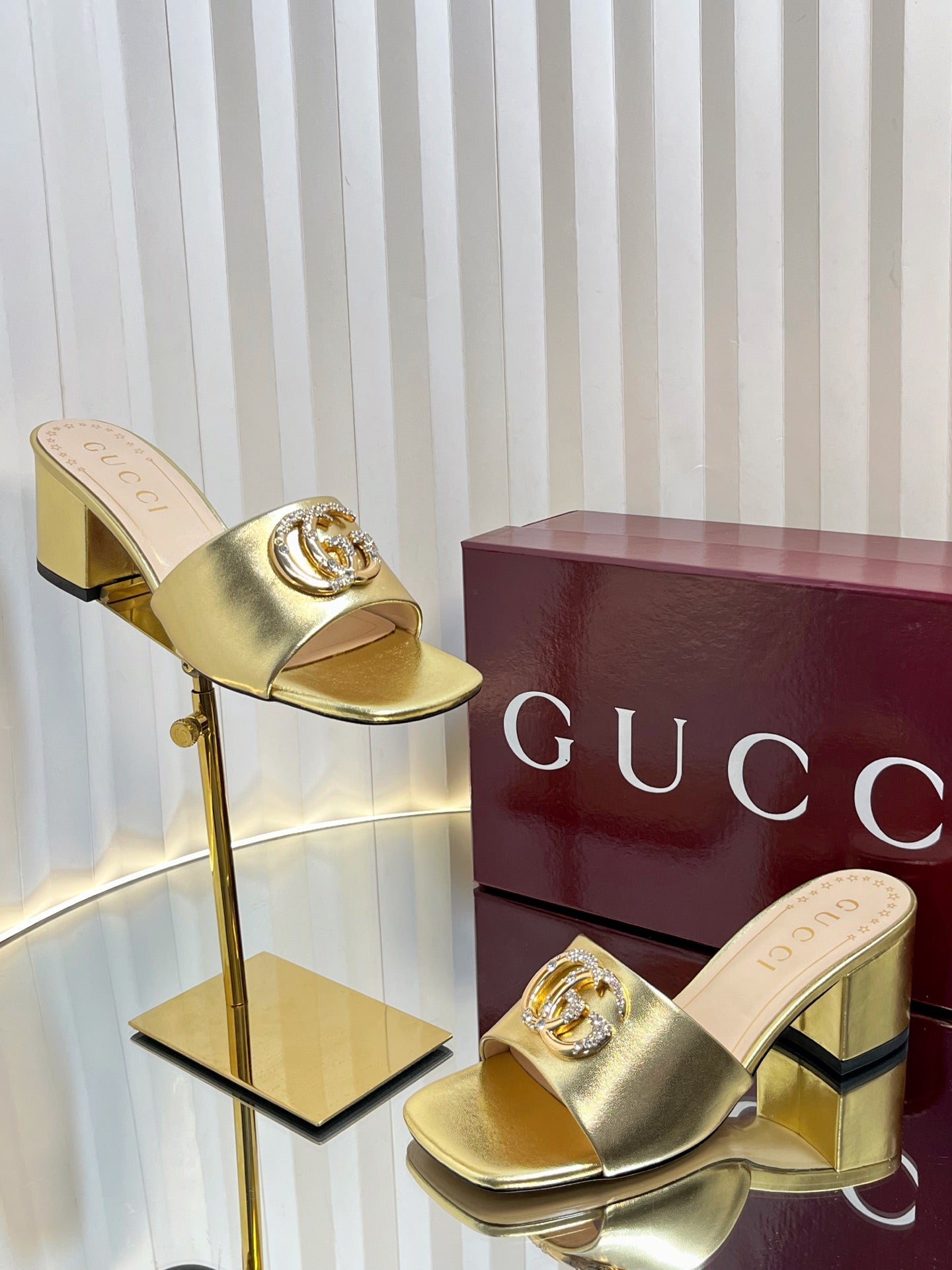 GC 25 Interlocking G Heeled Sandal Gold Patent Leather 294639