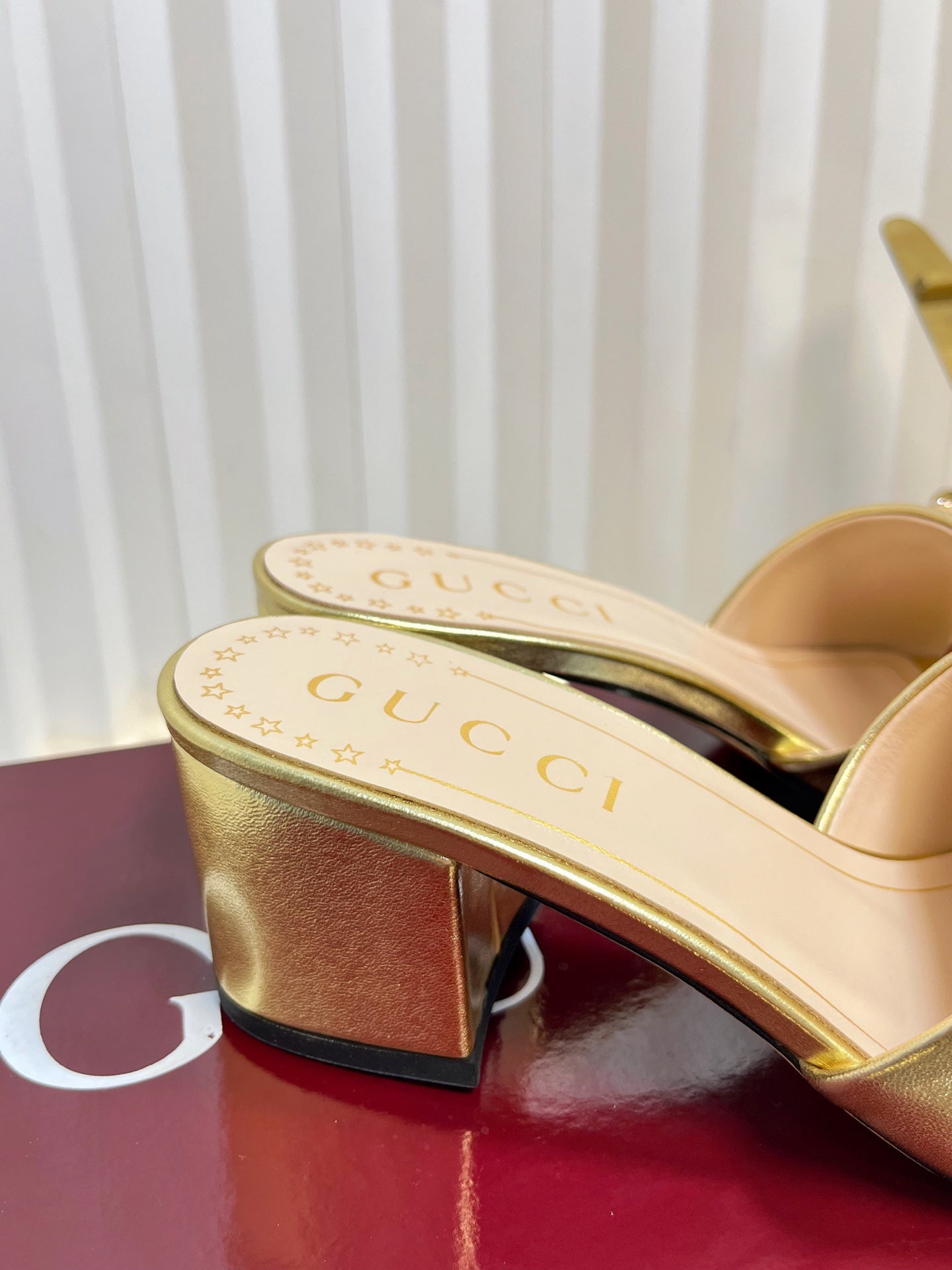 GC 25 Interlocking G Heeled Sandal Gold Patent Leather 294639