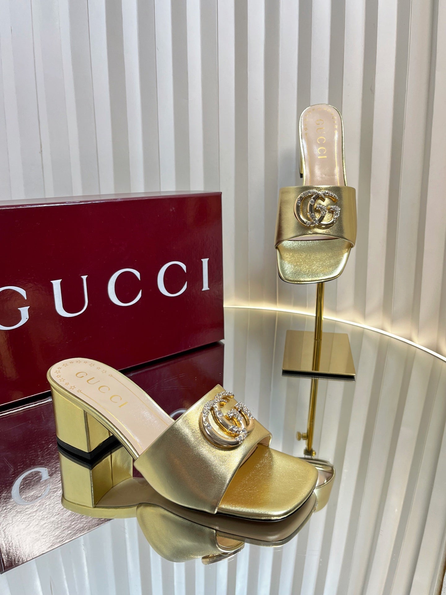 GC 25 Interlocking G Heeled Sandal Gold Patent Leather 294639