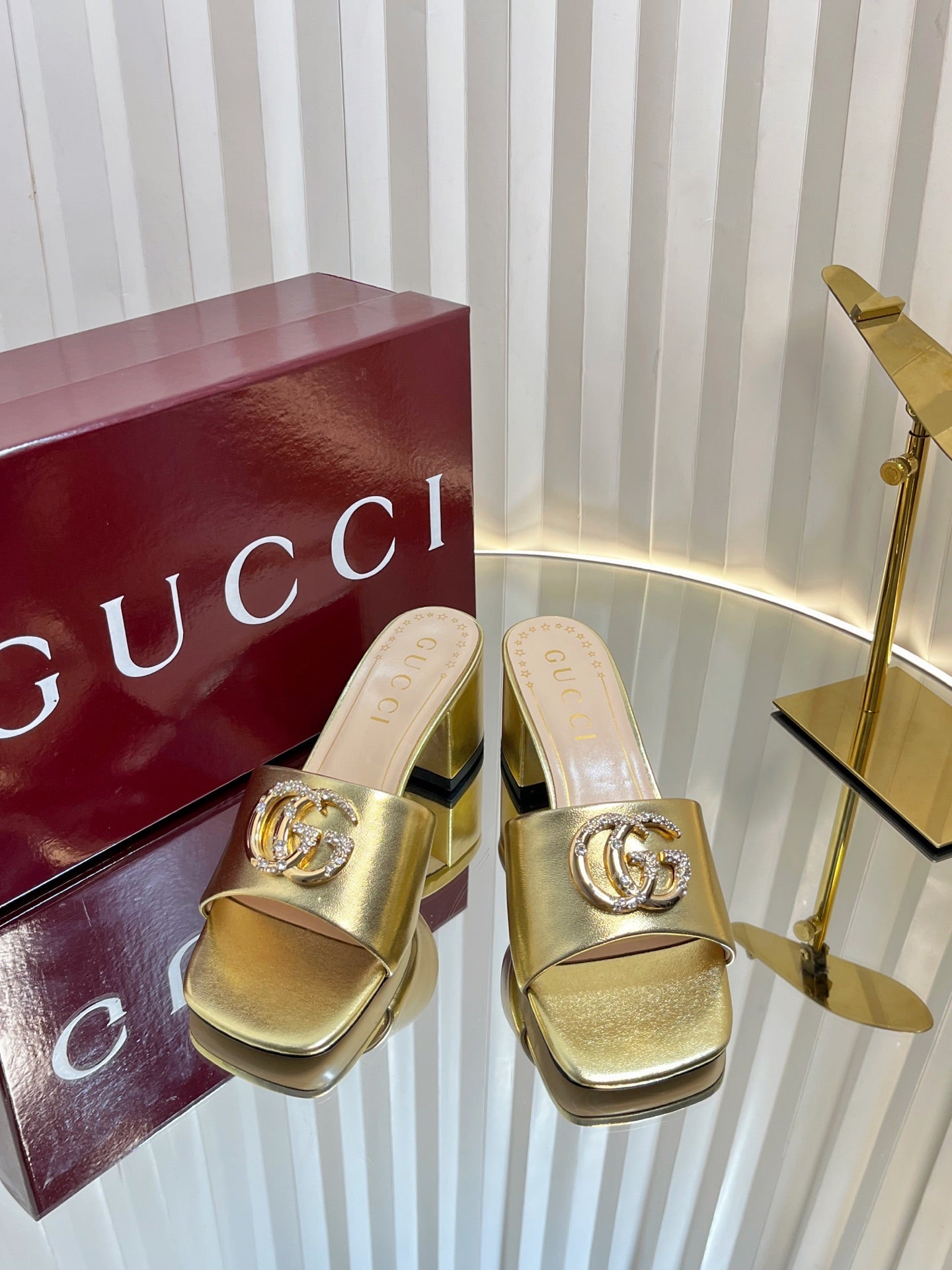 GC 25 Interlocking G Heeled Sandal Gold Patent Leather 294639