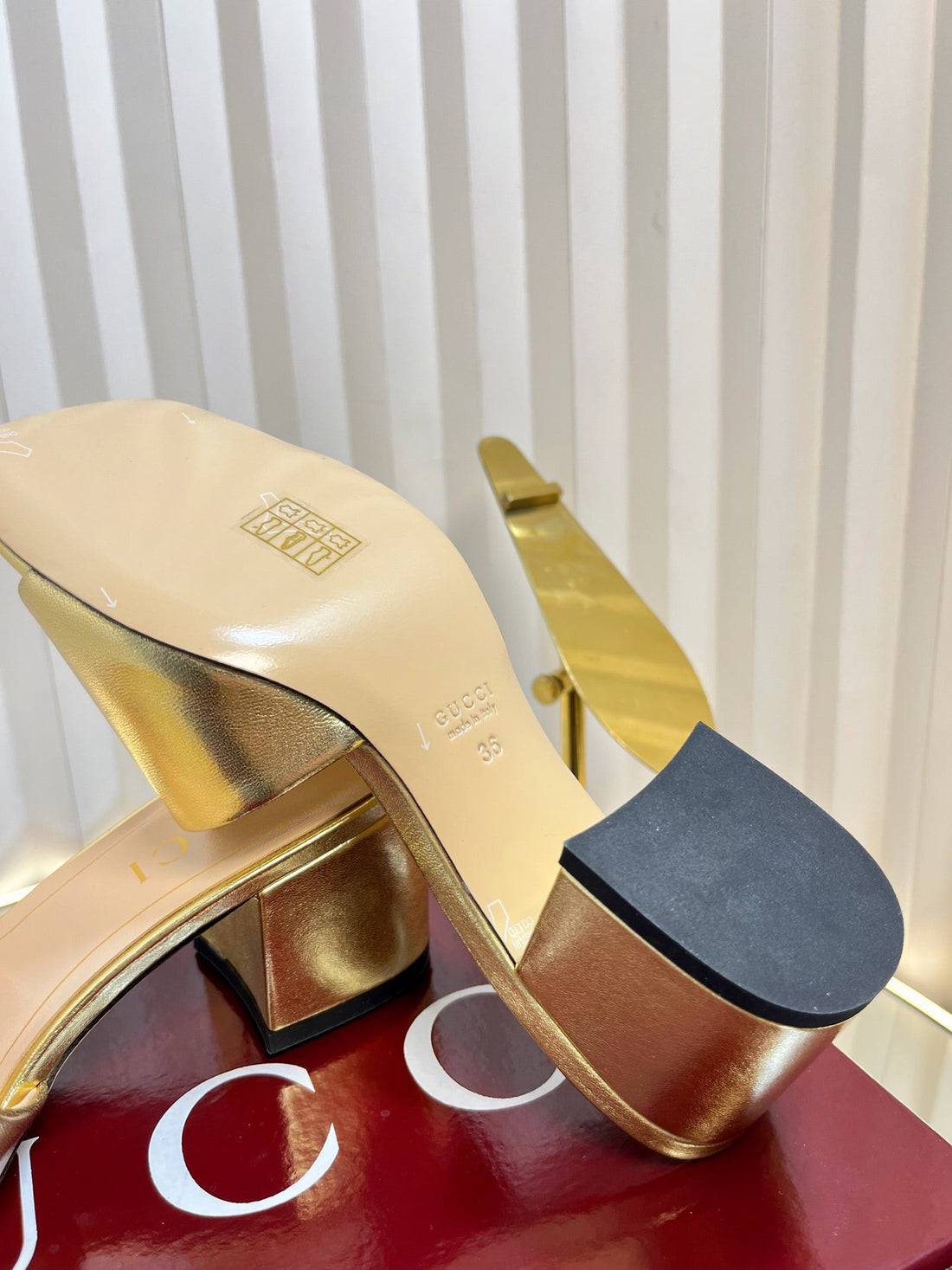 GC 25 Interlocking G Heeled Sandal Gold Patent Leather 294639