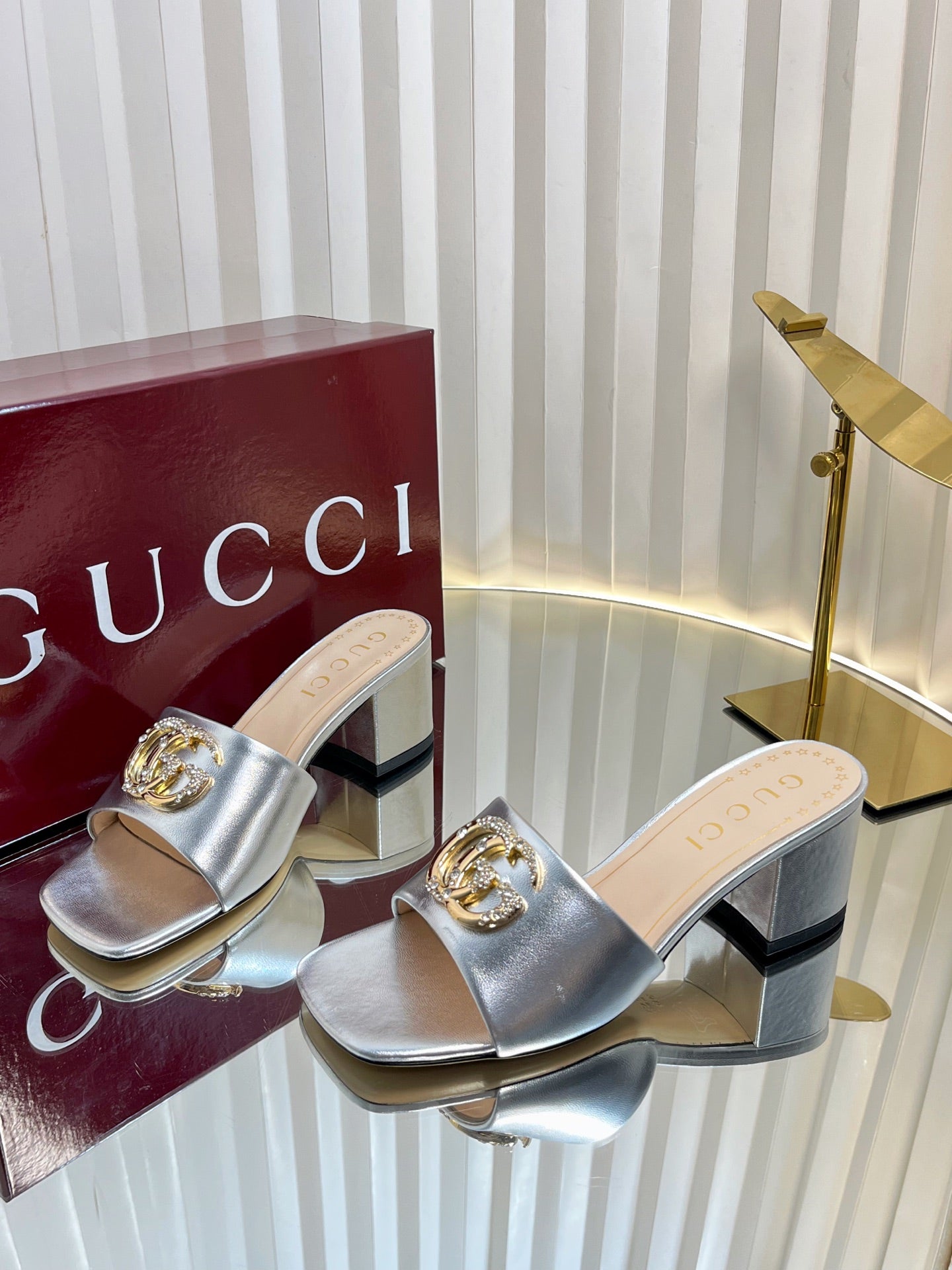 GC 25 Interlocking G Heeled Sandal Silver Patent Leather 294641