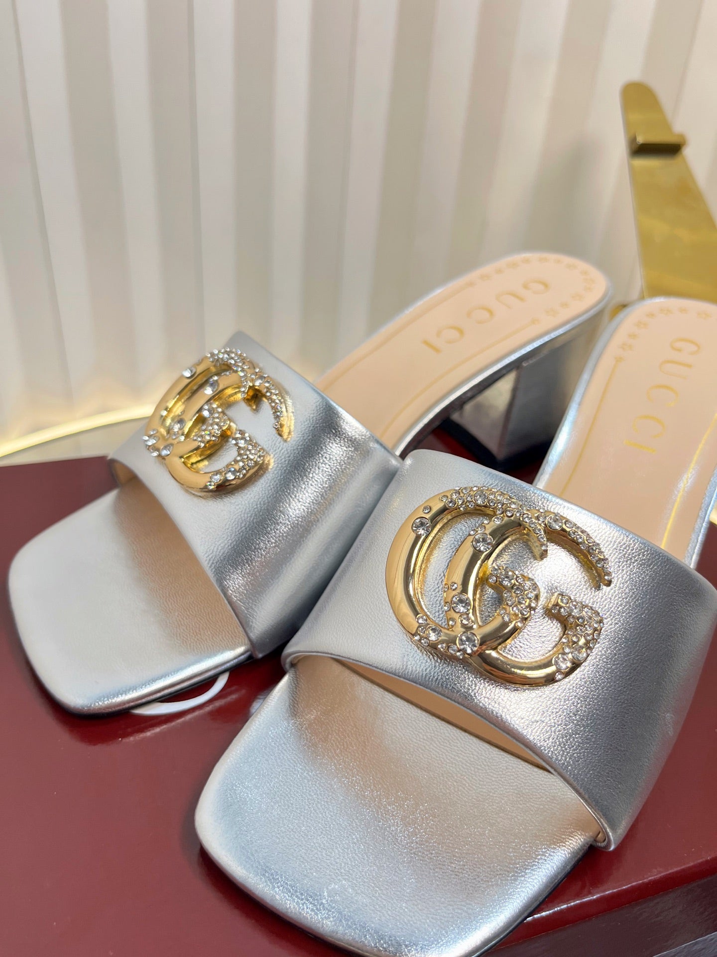 GC 25 Interlocking G Heeled Sandal Silver Patent Leather 294641