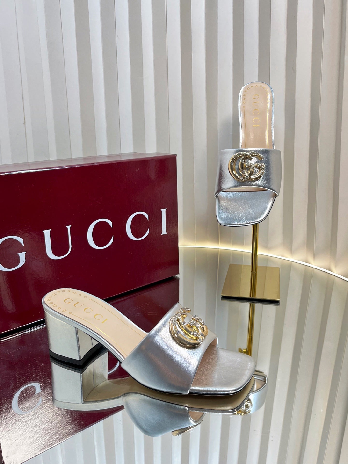 GC 25 Interlocking G Heeled Sandal Silver Patent Leather 294641