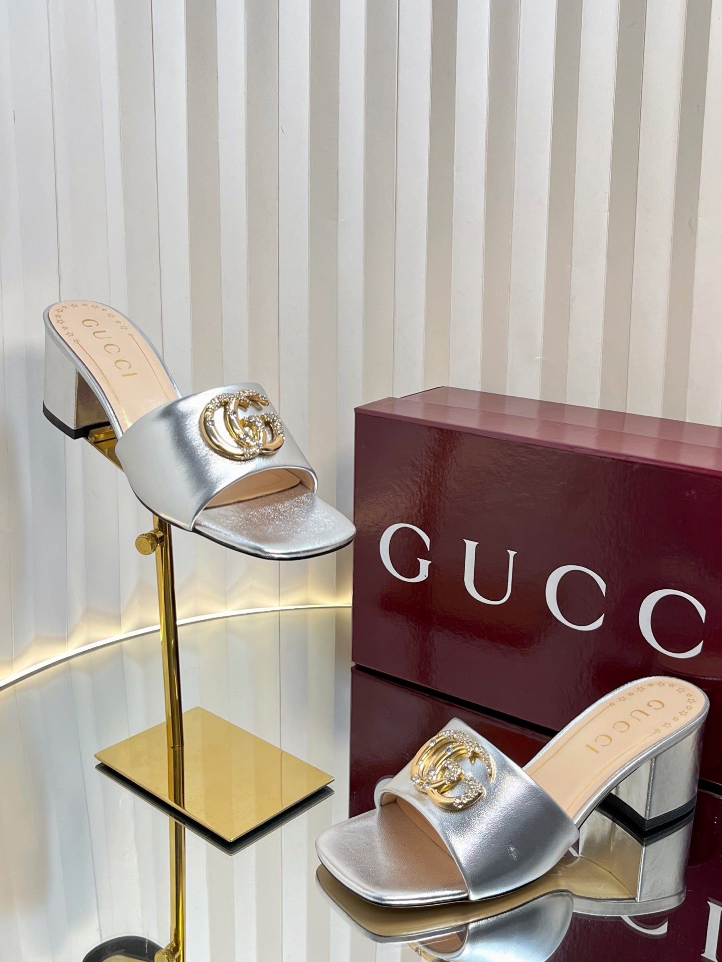 GC 25 Interlocking G Heeled Sandal Silver Patent Leather 294641