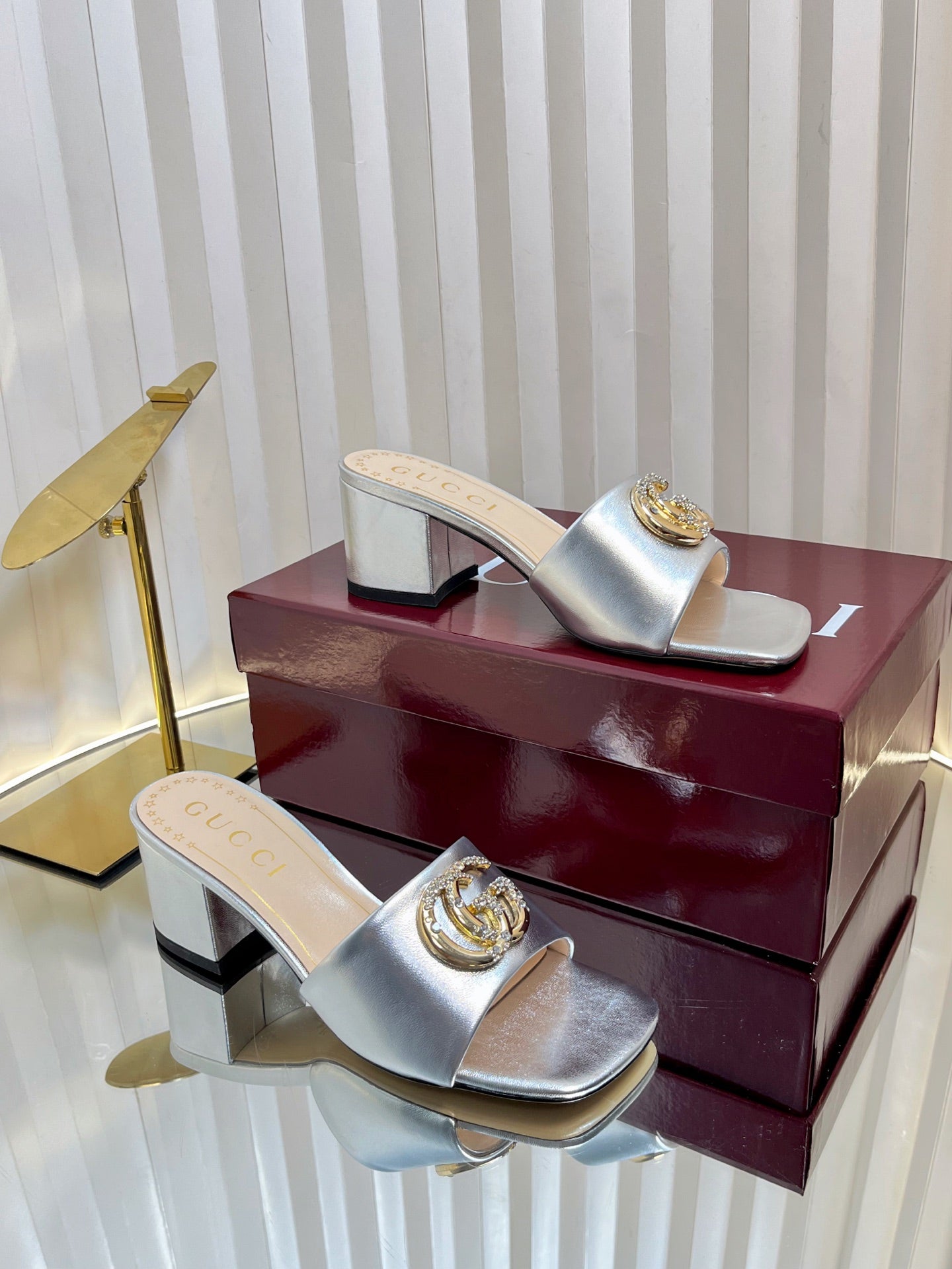 GC 25 Interlocking G Heeled Sandal Silver Patent Leather 294641