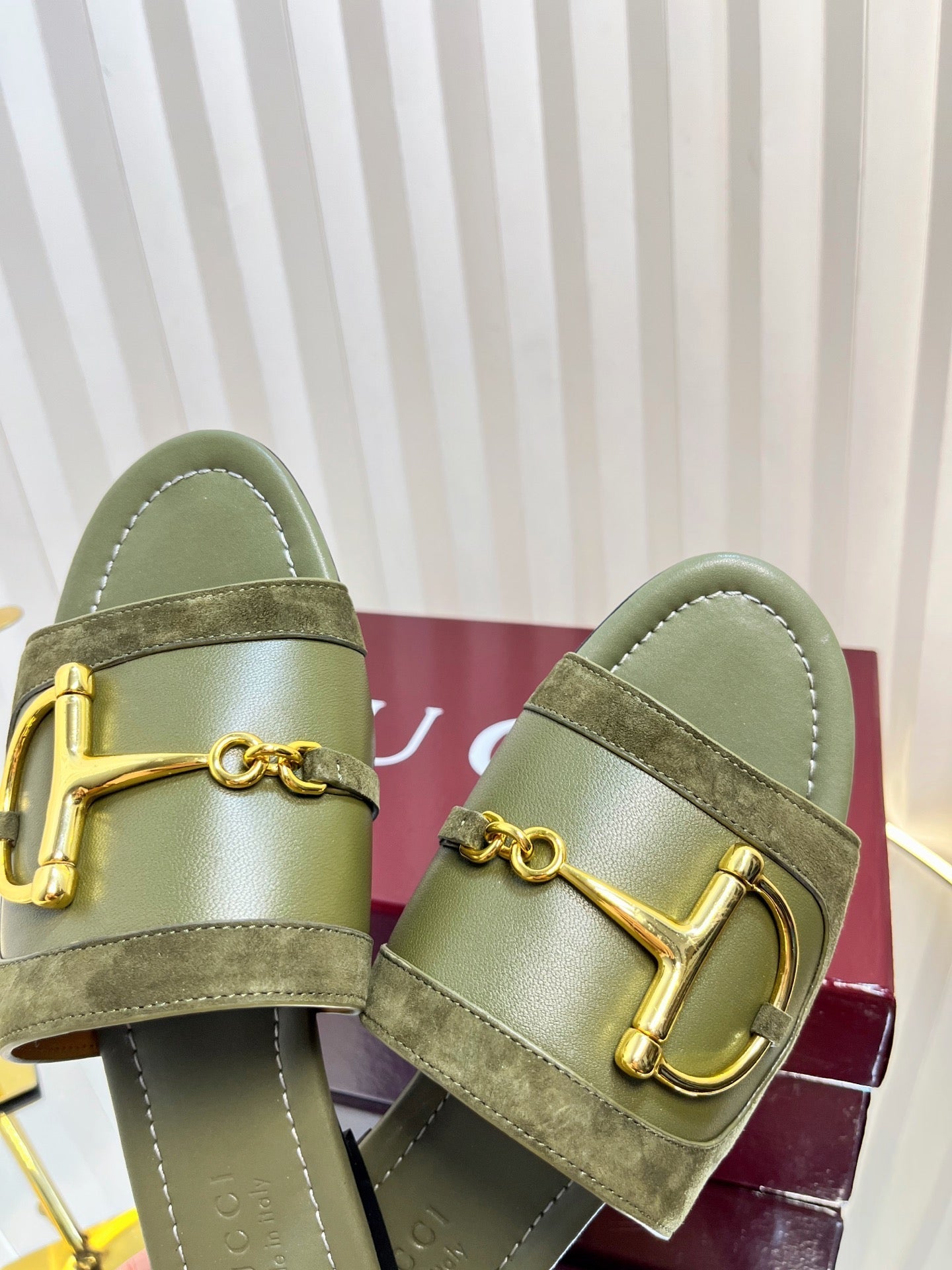 GC 25 Horsebit Sandals 10mm Dark Green Suede Sheepskin 294651