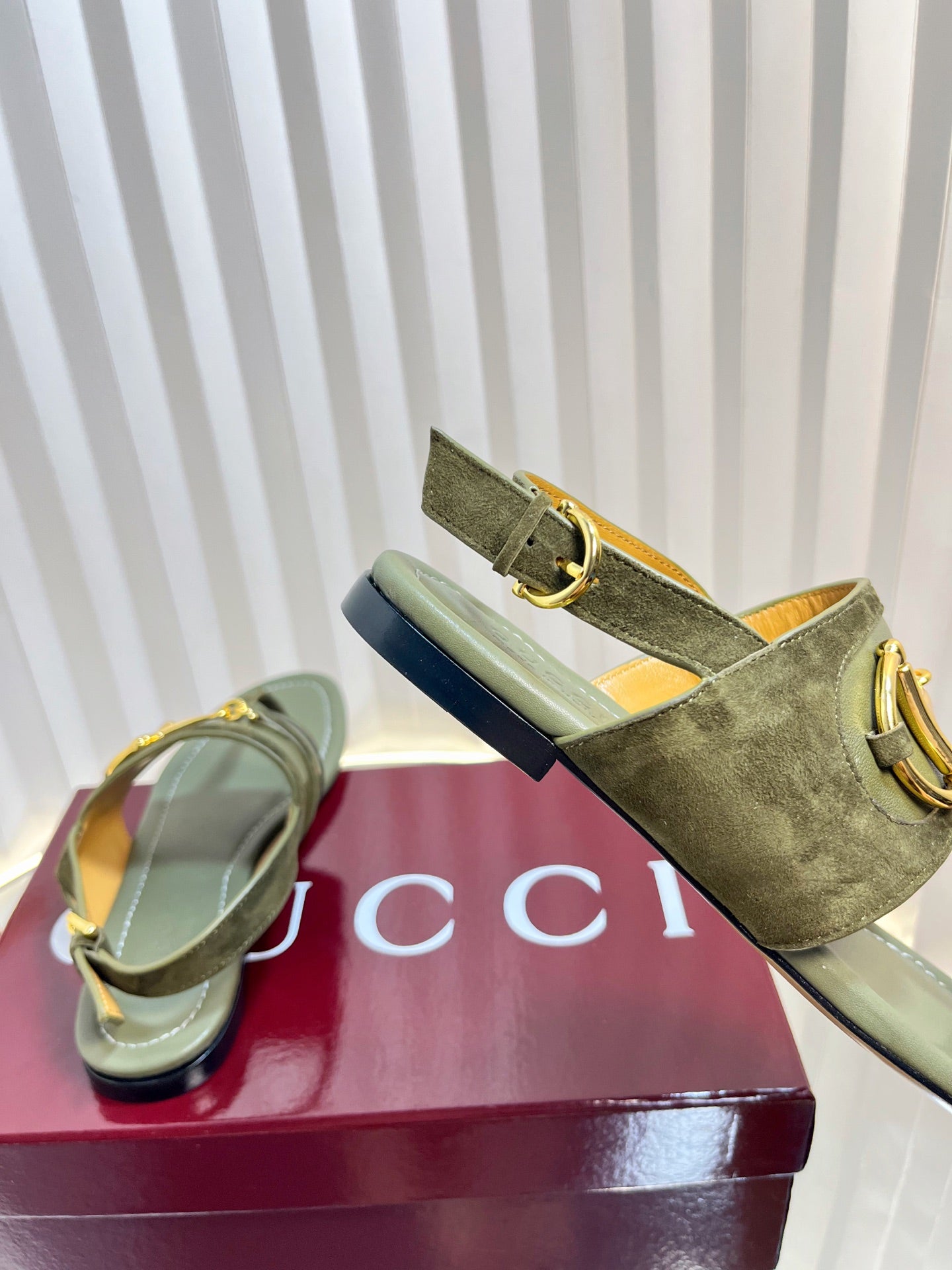 GC 25 Thong Sandal Dark Green Suede Sheepskin 294659