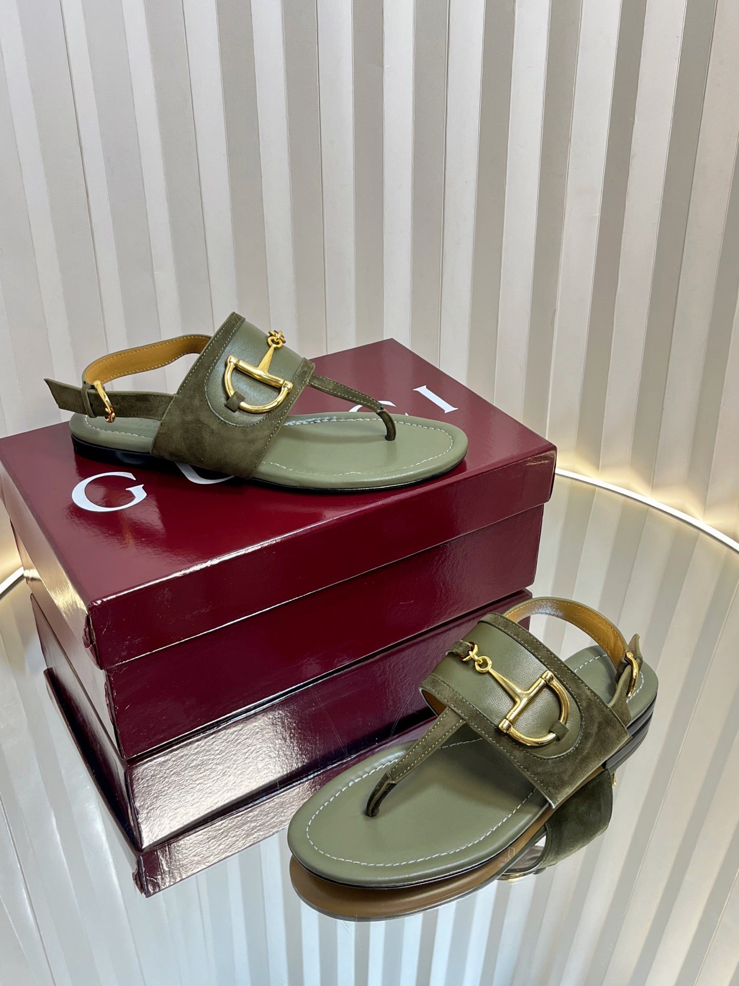 GC 25 Thong Sandal Dark Green Suede Sheepskin 294659