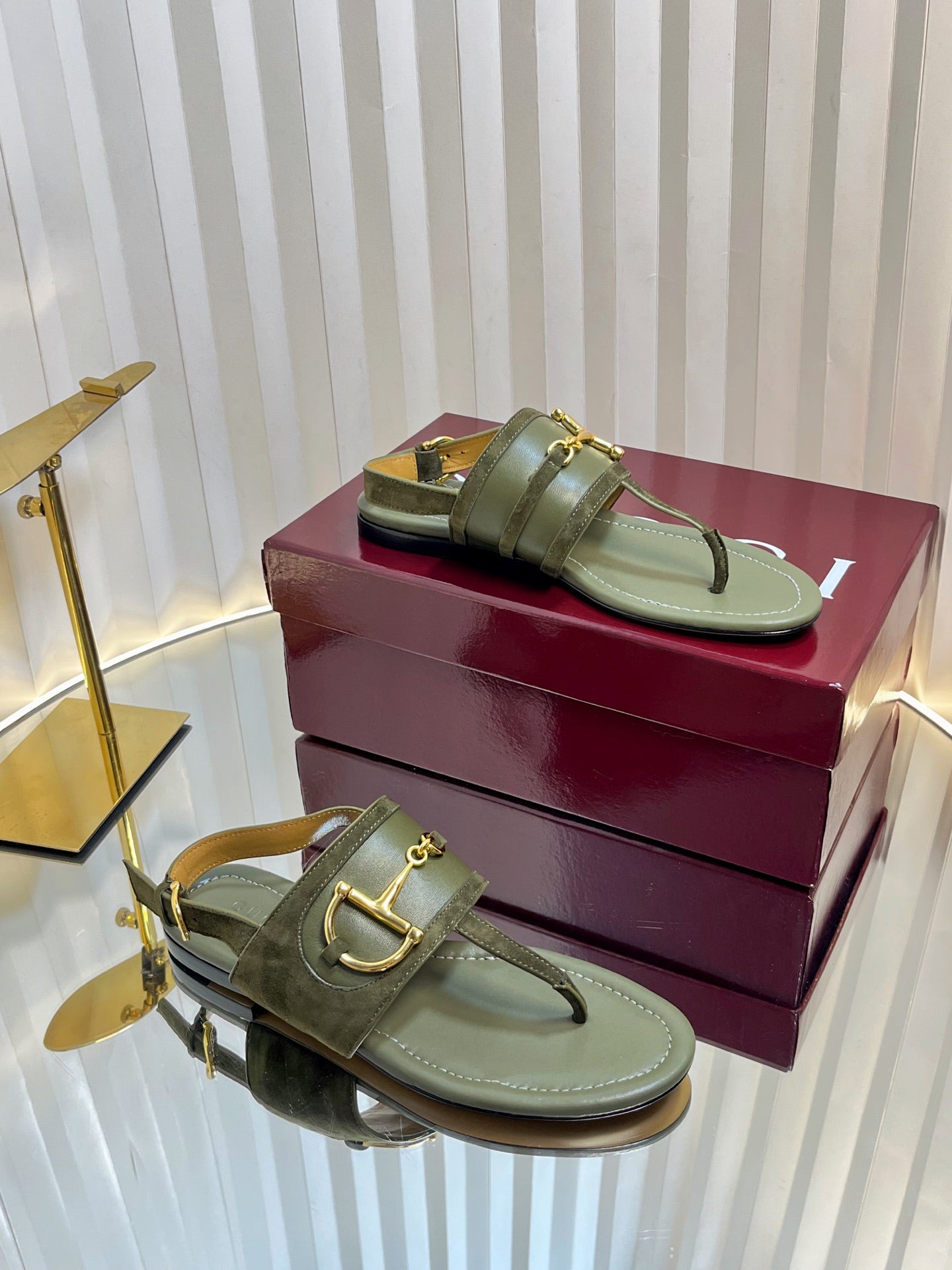 GC 25 Thong Sandal Dark Green Suede Sheepskin 294659