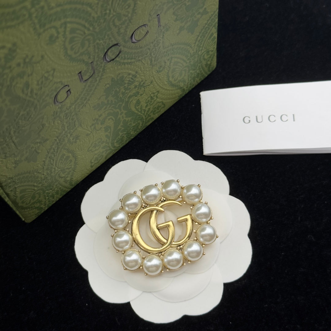 Gucci Brooch Gold 184409