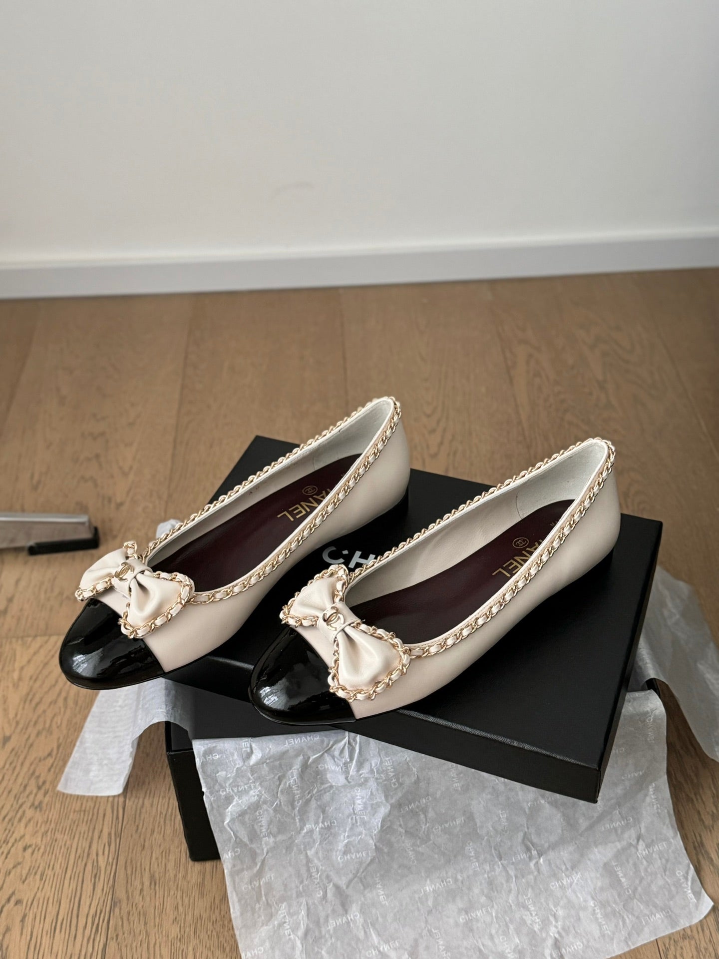 CC Ballet Flats 25mm White Chain Lambskin