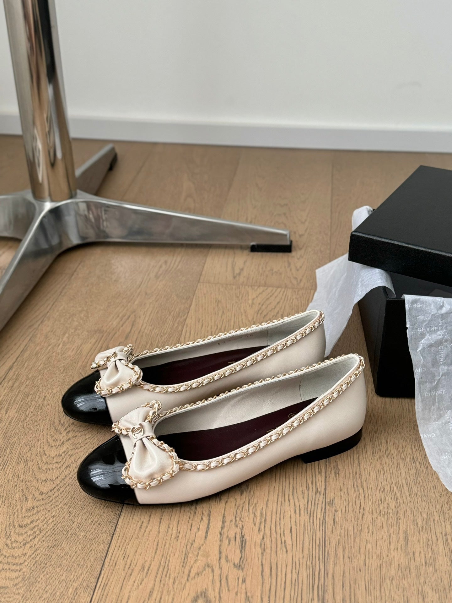 CC Ballet Flats 25mm White Chain Lambskin