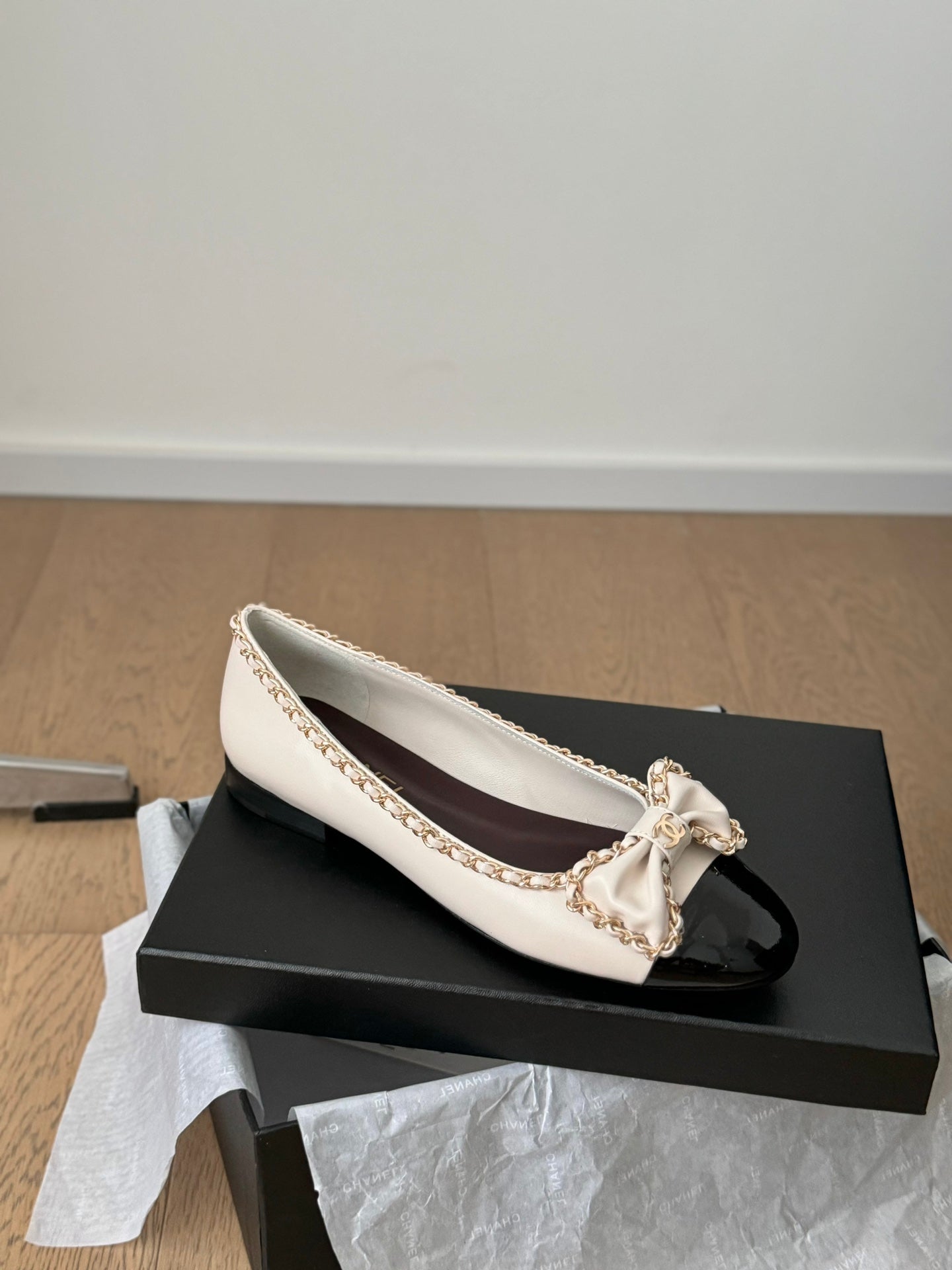 CC Ballet Flats 25mm White Chain Lambskin