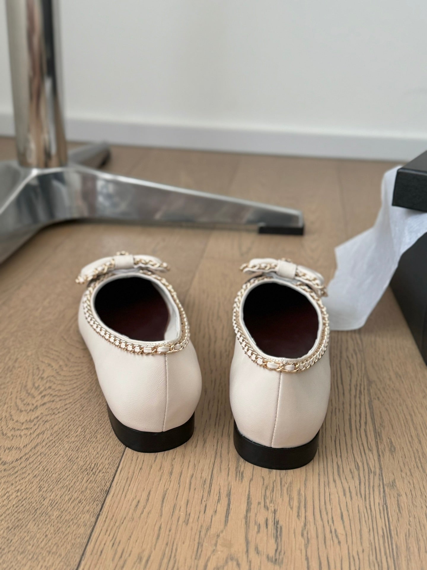 CC Ballet Flats 25mm White Chain Lambskin