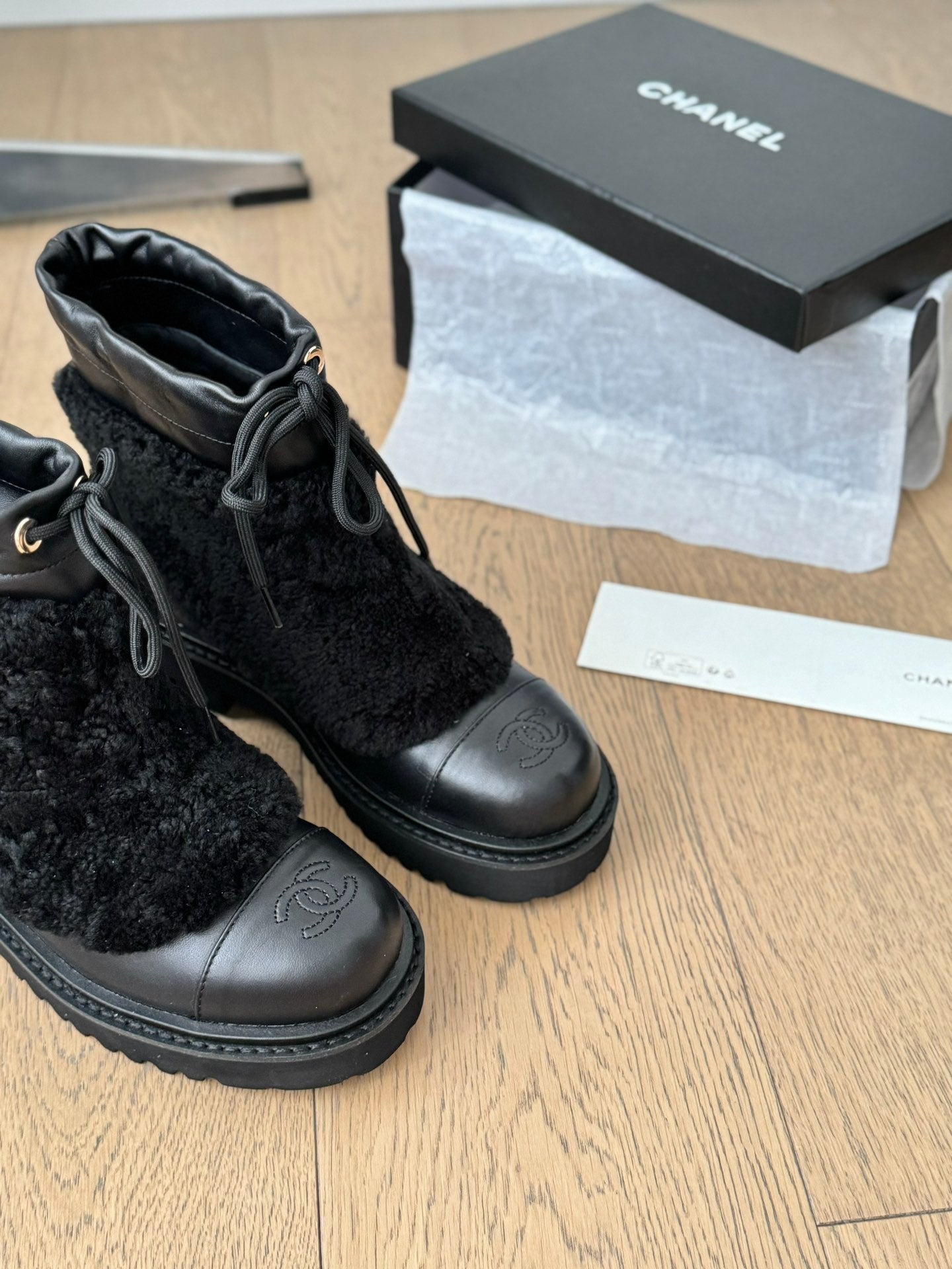 CC CHUNKY BOOTS IN BLACK SMOOTH FLEECE AND CALFSKIN