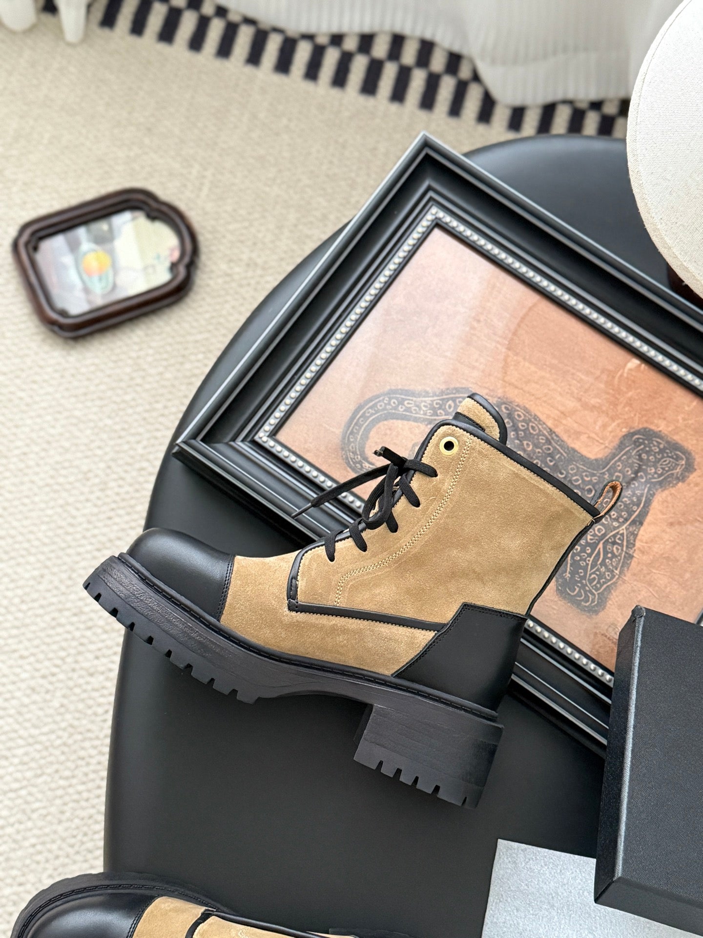 CC 25 ankle boots beige black suede sheepskin 458765