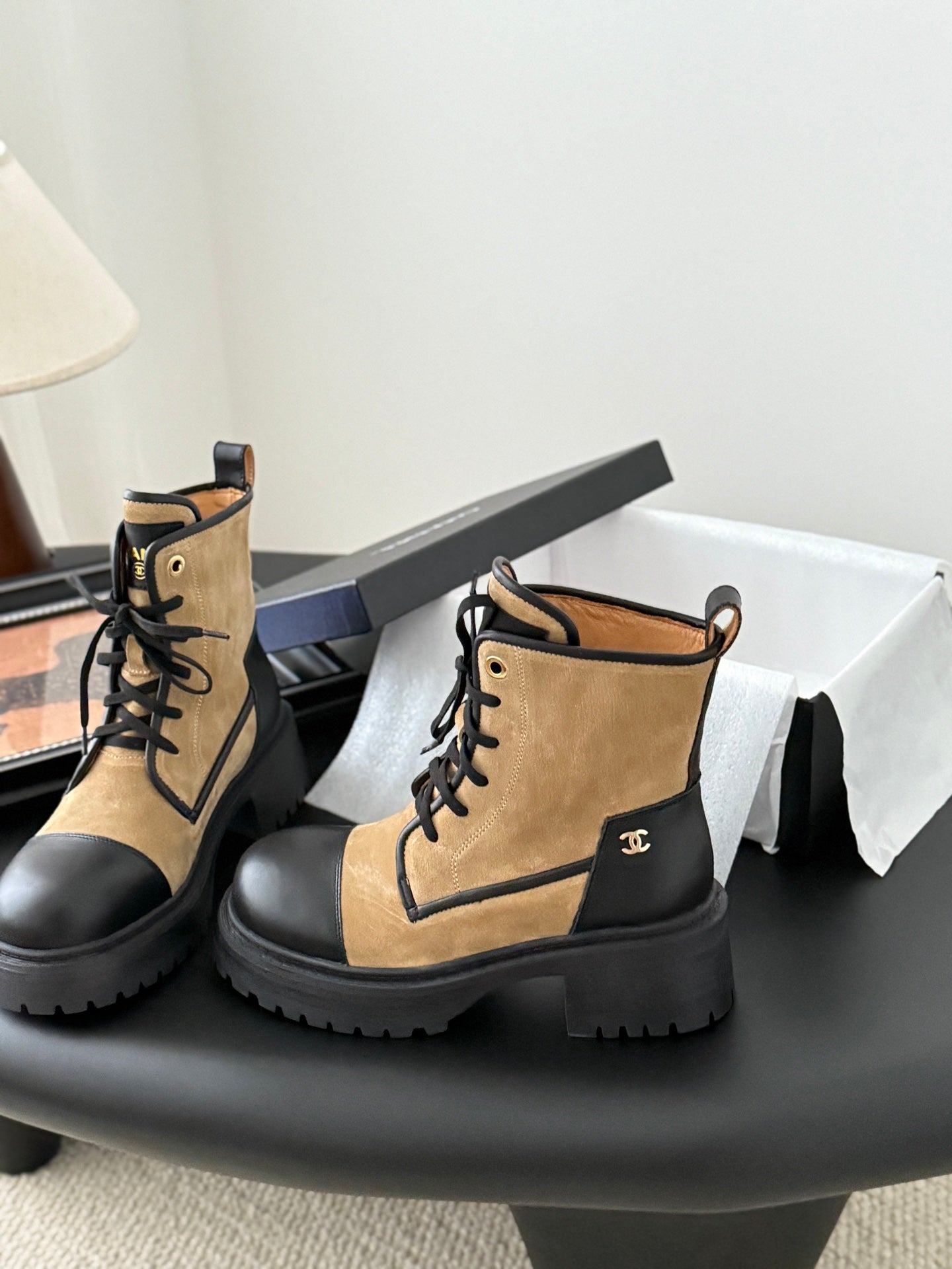 CC 25 ankle boots beige black suede sheepskin 458765