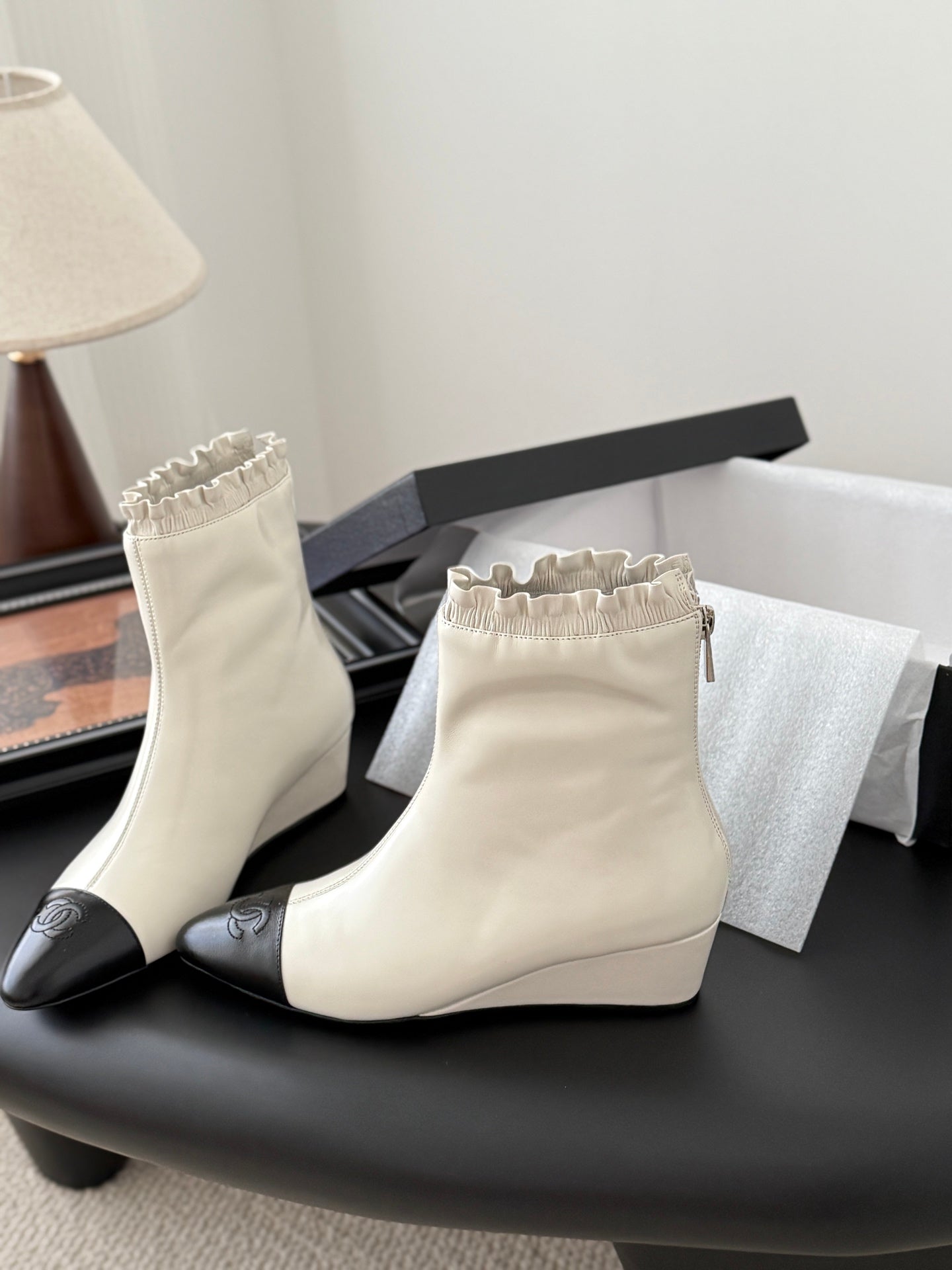 CC 25 Mary Jane boots white black sheepskin 458771
