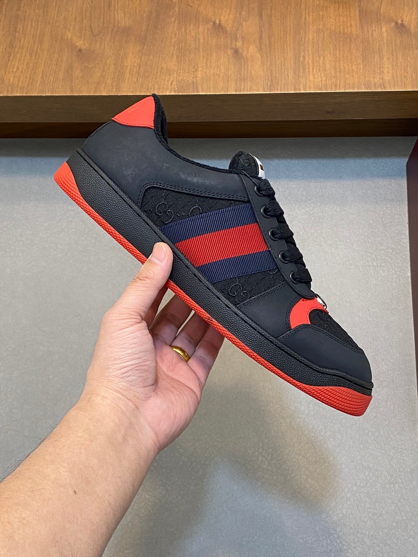 GG Men's Screener Sneaker Black Cowhide Canvas 534047