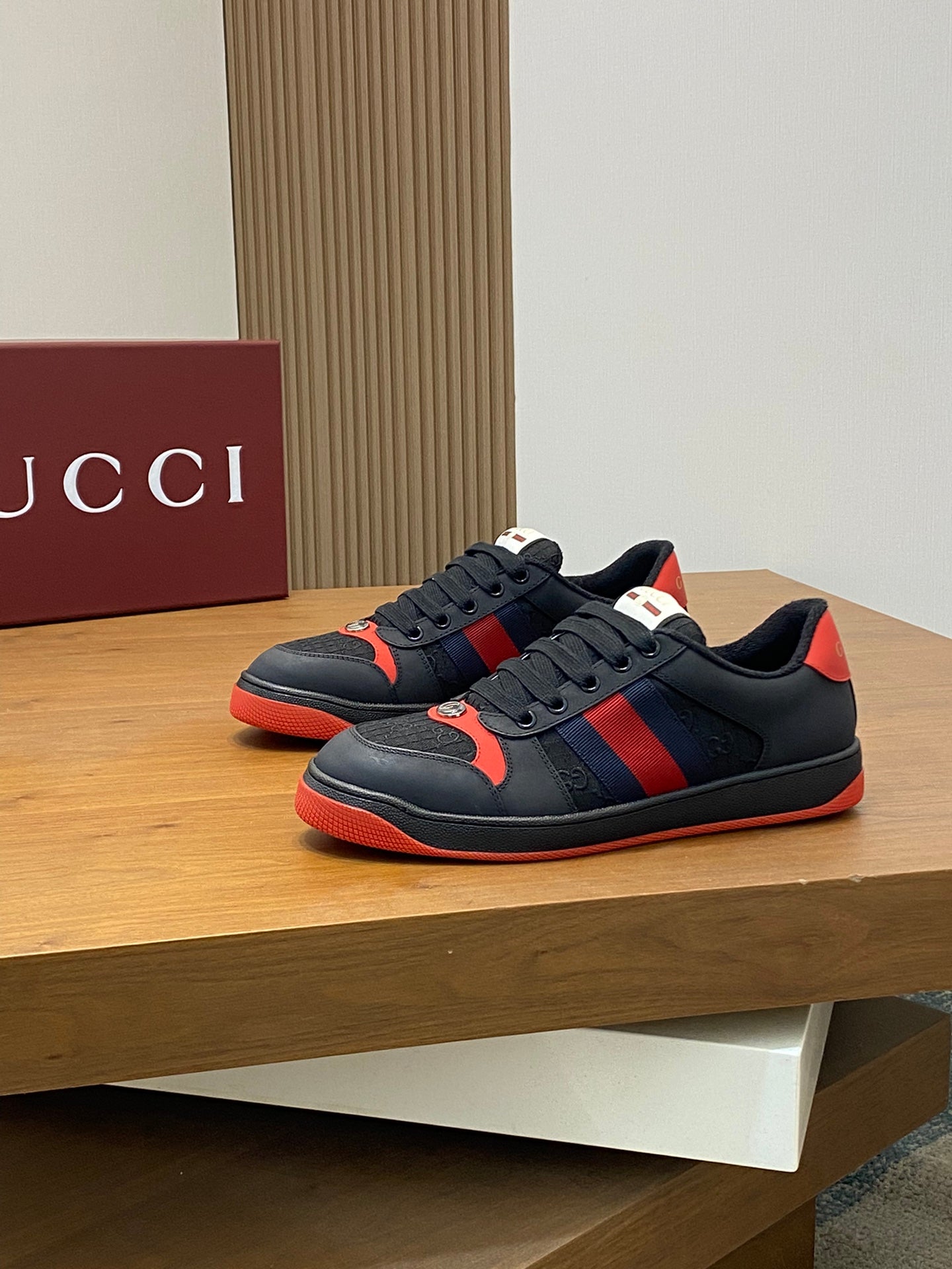 GG Men's Screener Sneaker Black Cowhide Canvas 534047