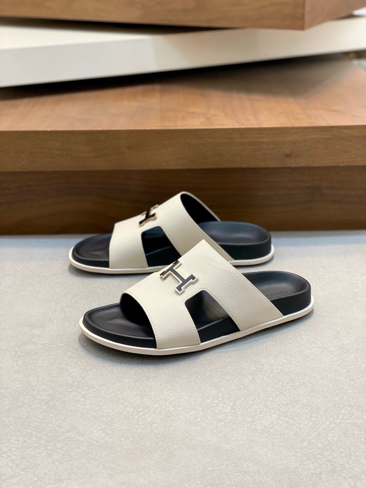 HM Men's Slide White Cowhide Leather 588995