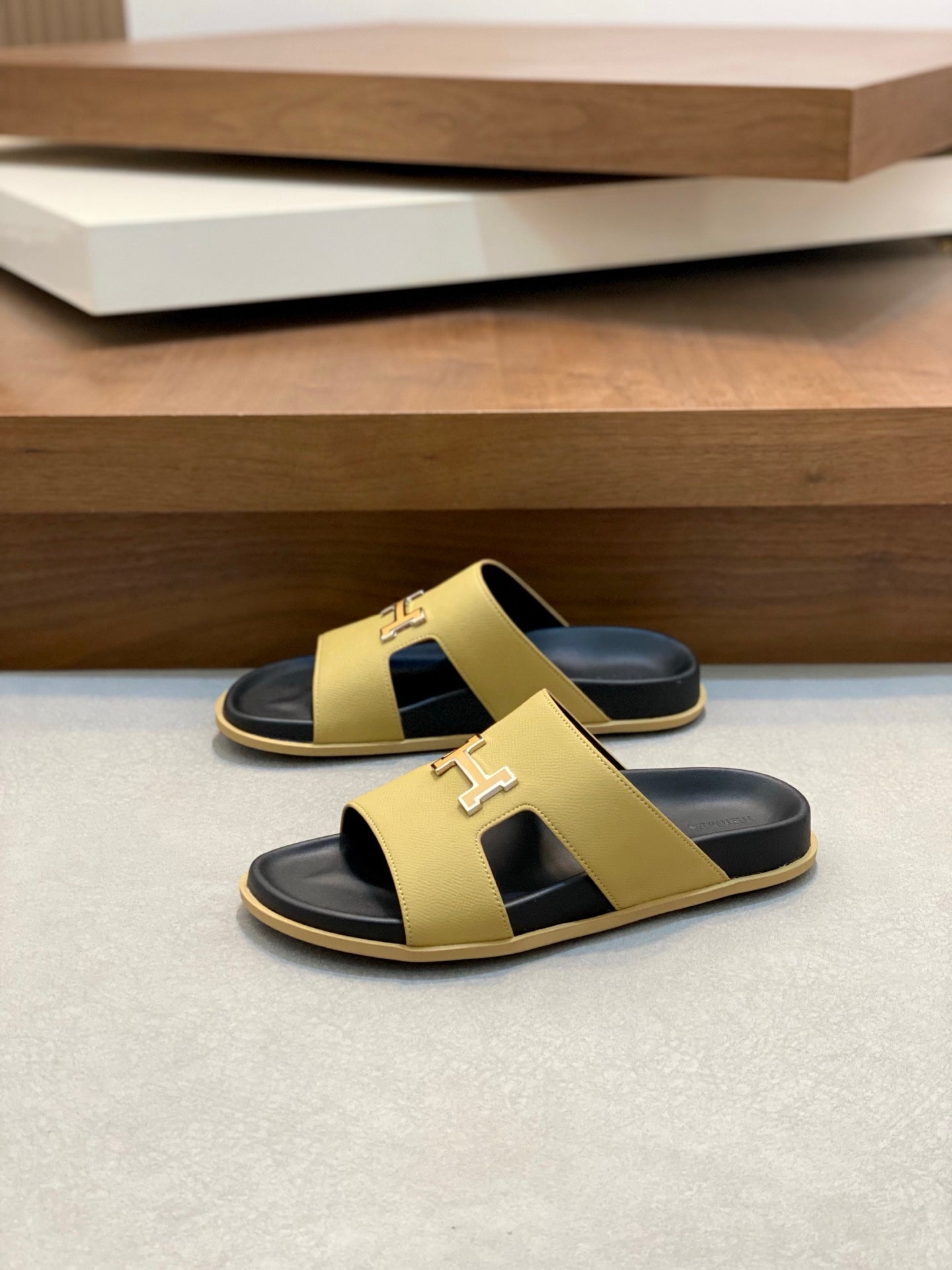 HM Men's Slide Yellow Cowhide Leather 588999