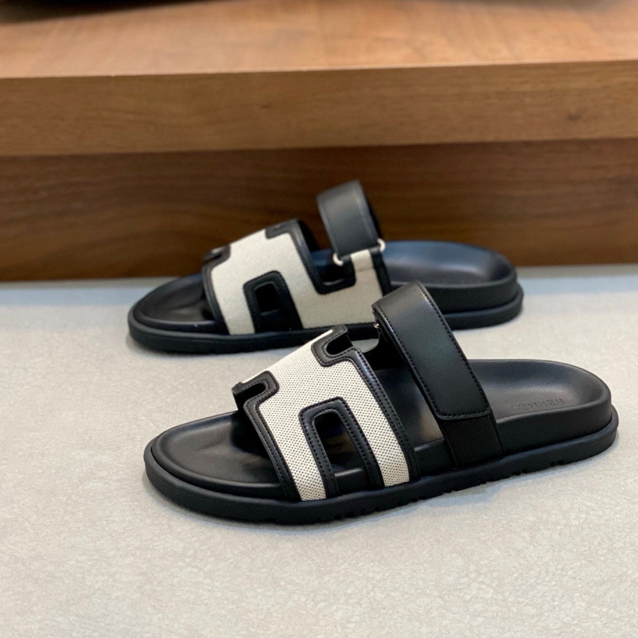 HM Men's Chypre Sandals White Black Cowhide 642697