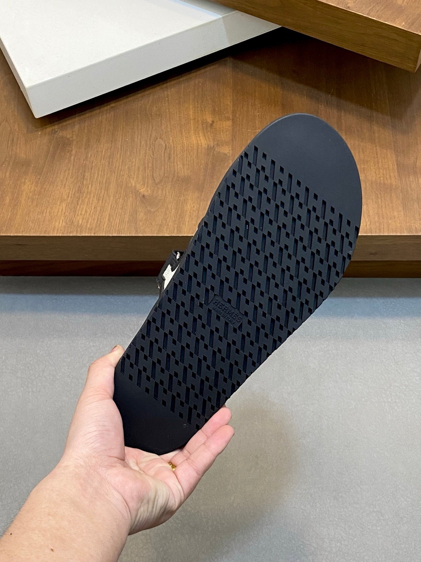 HM Men's Chypre Sandals White Black Cowhide 642697