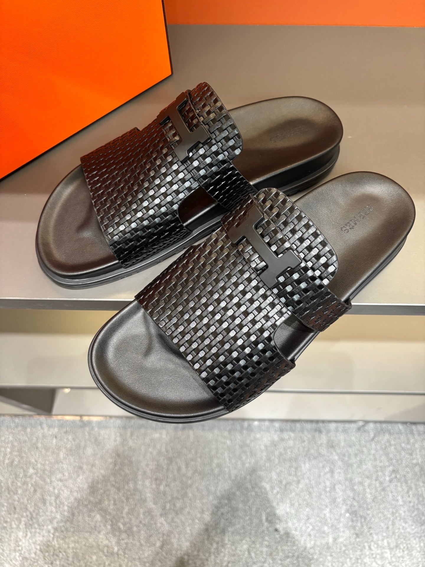 HM Men's 25 Slide Black Sheepskin 639760