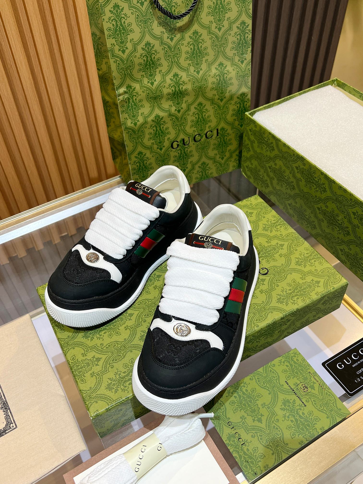 GG Men's Screener Sneaker Black Canvas Sheepskin 523608