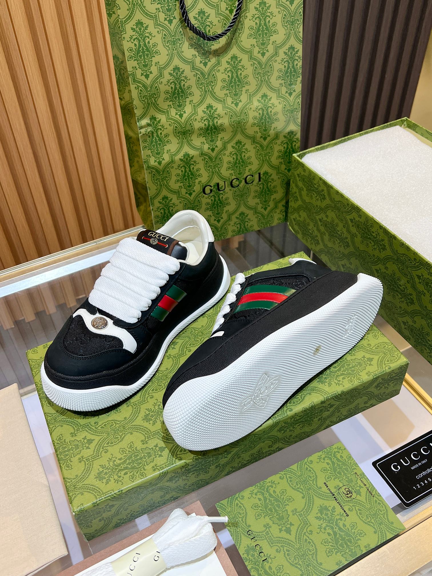 GG Men's Screener Sneaker Black Canvas Sheepskin 523608