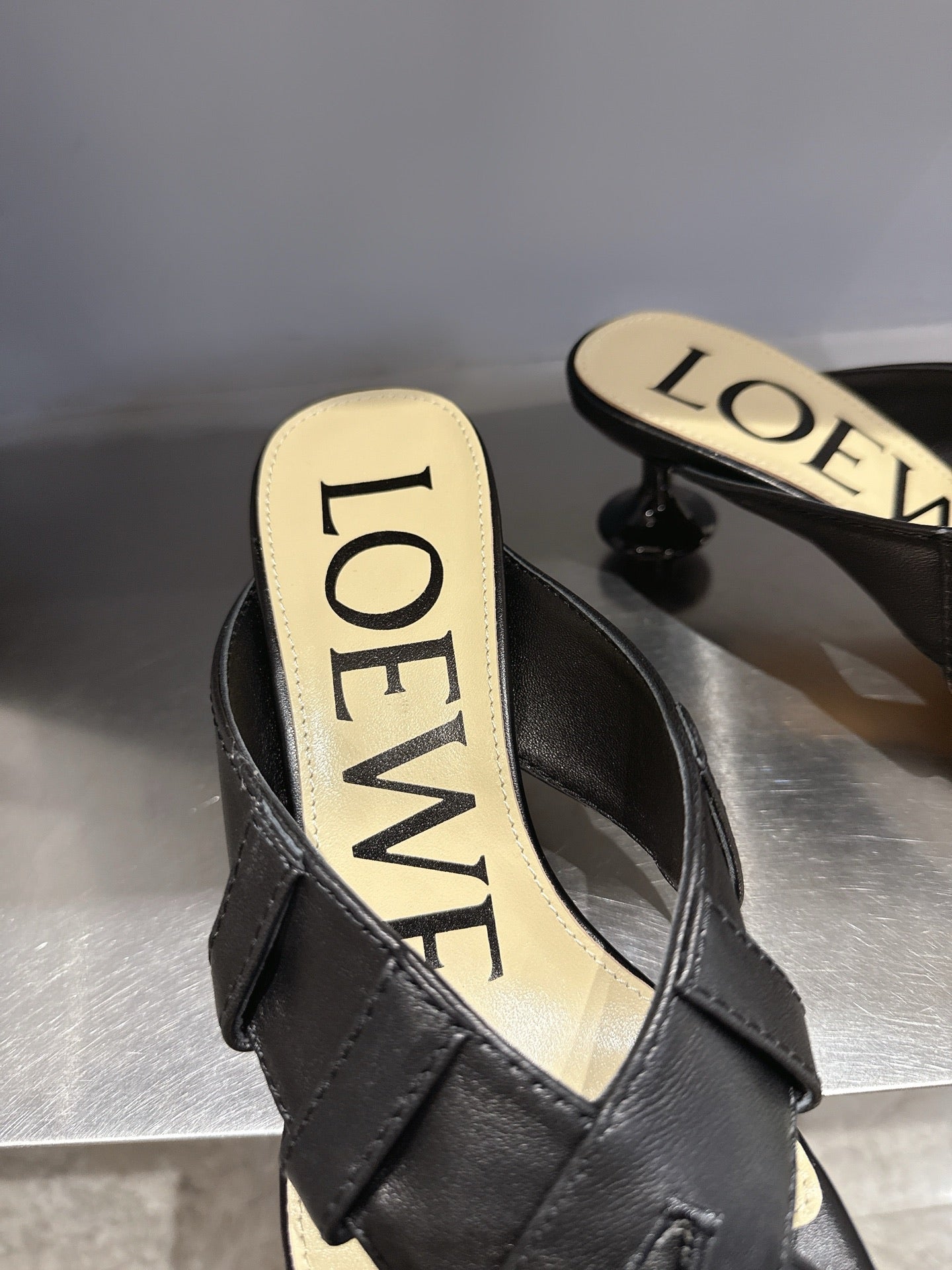 Loewe 25 Toy Panta Toe Thong 5cm Black Sheepskin