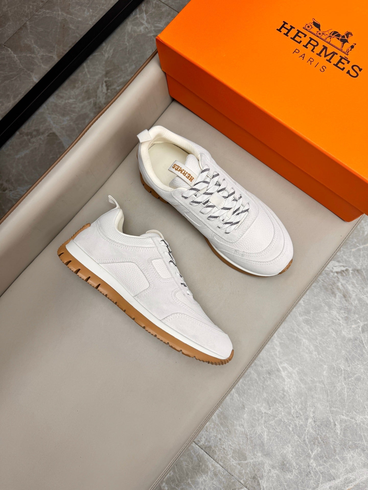 HM Men's Sneaker White Calfskin Suede 602056