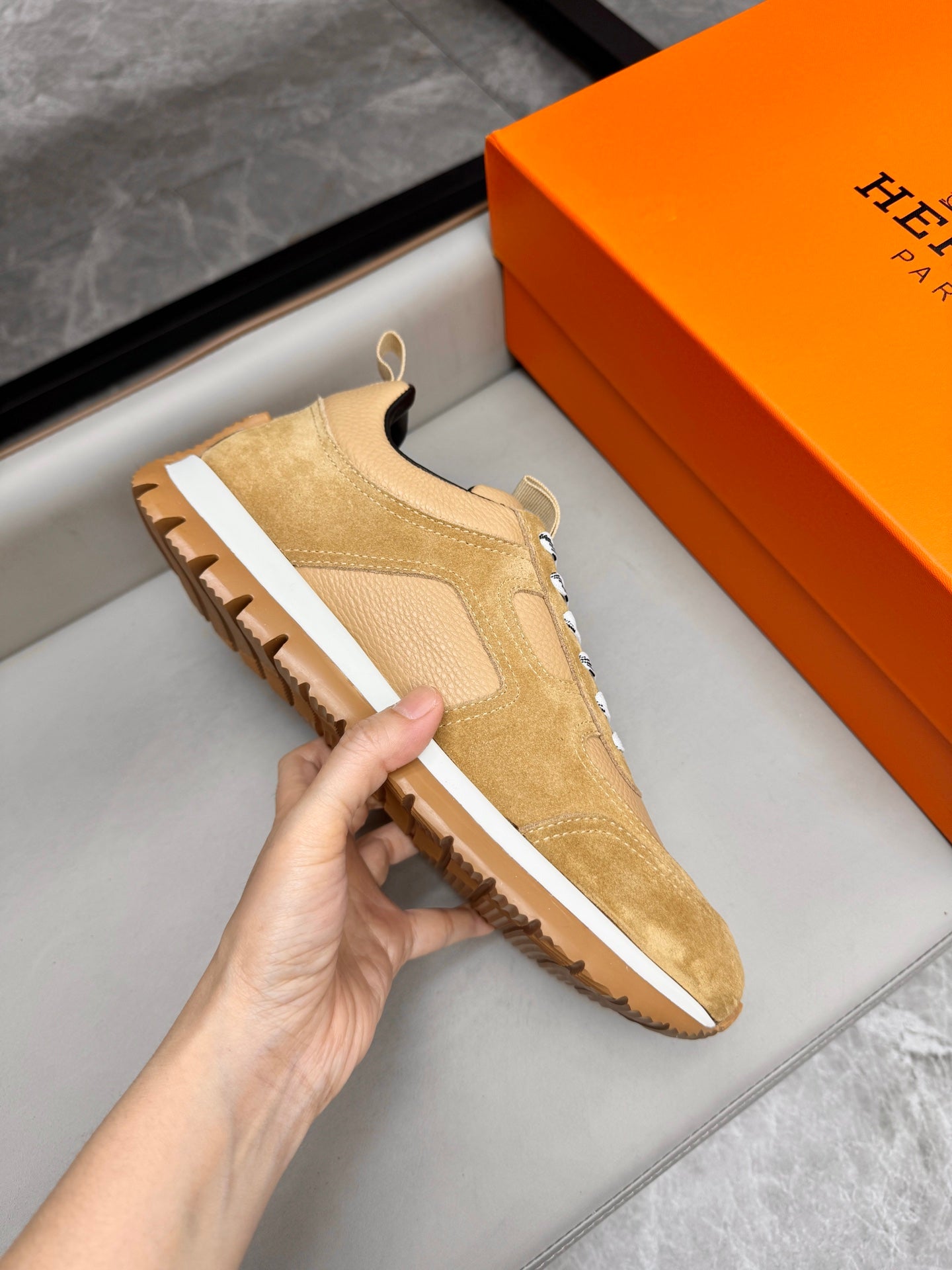 HM Men's Sneaker Beige Calfskin Suede 602058