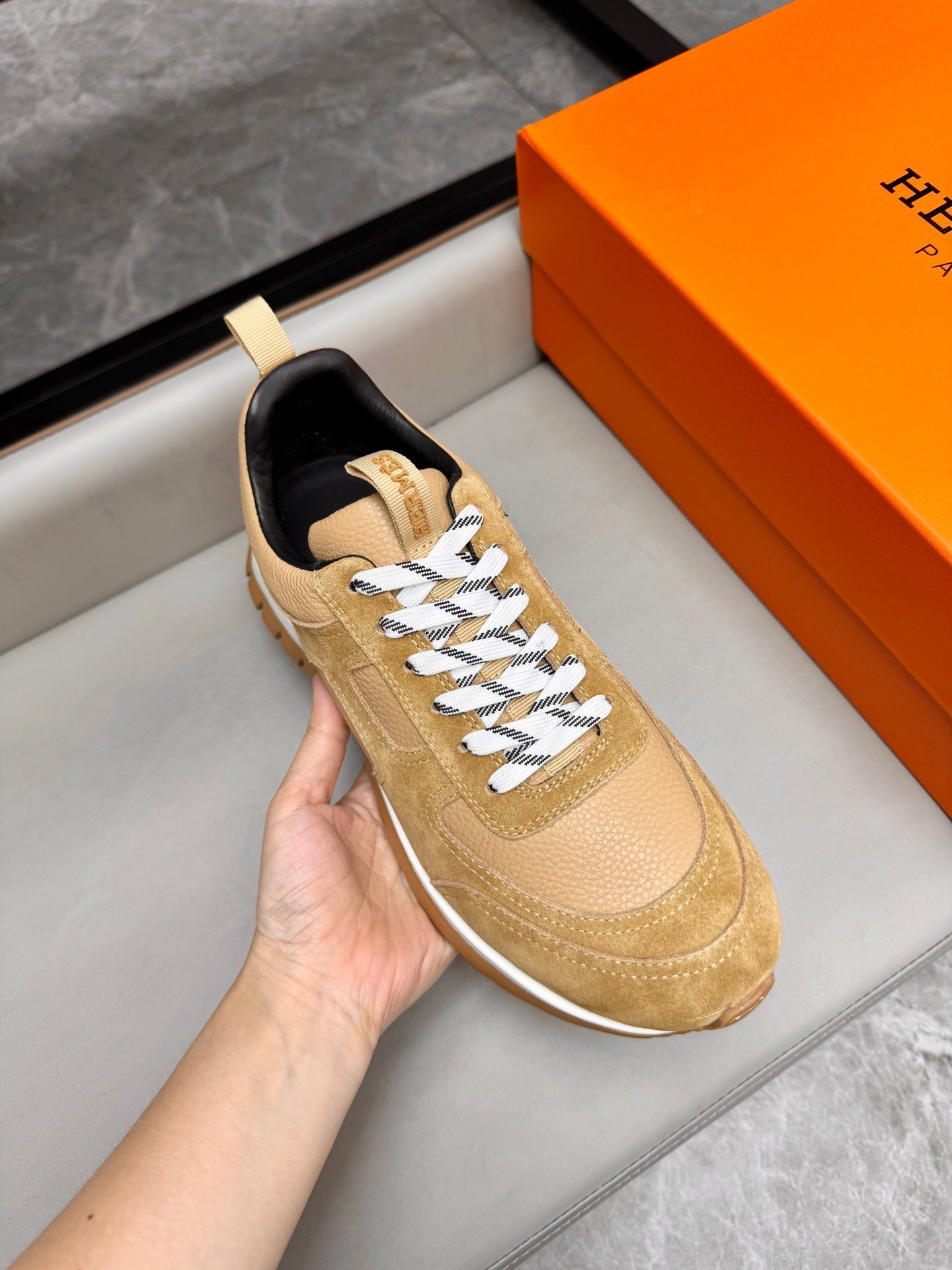 HM Men's Sneaker Beige Calfskin Suede 602058