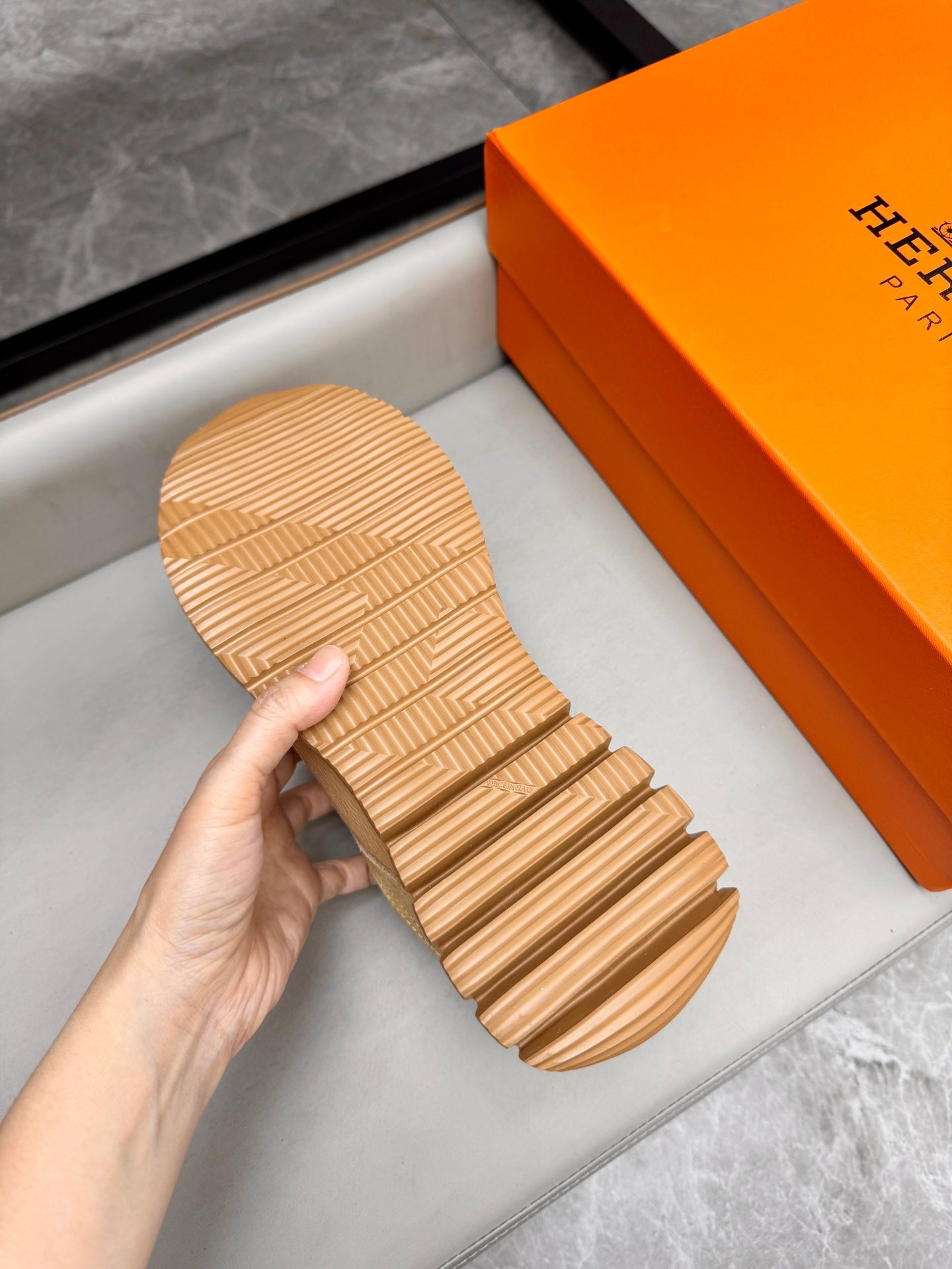 HM Men's Sneaker Beige Calfskin Suede 602058