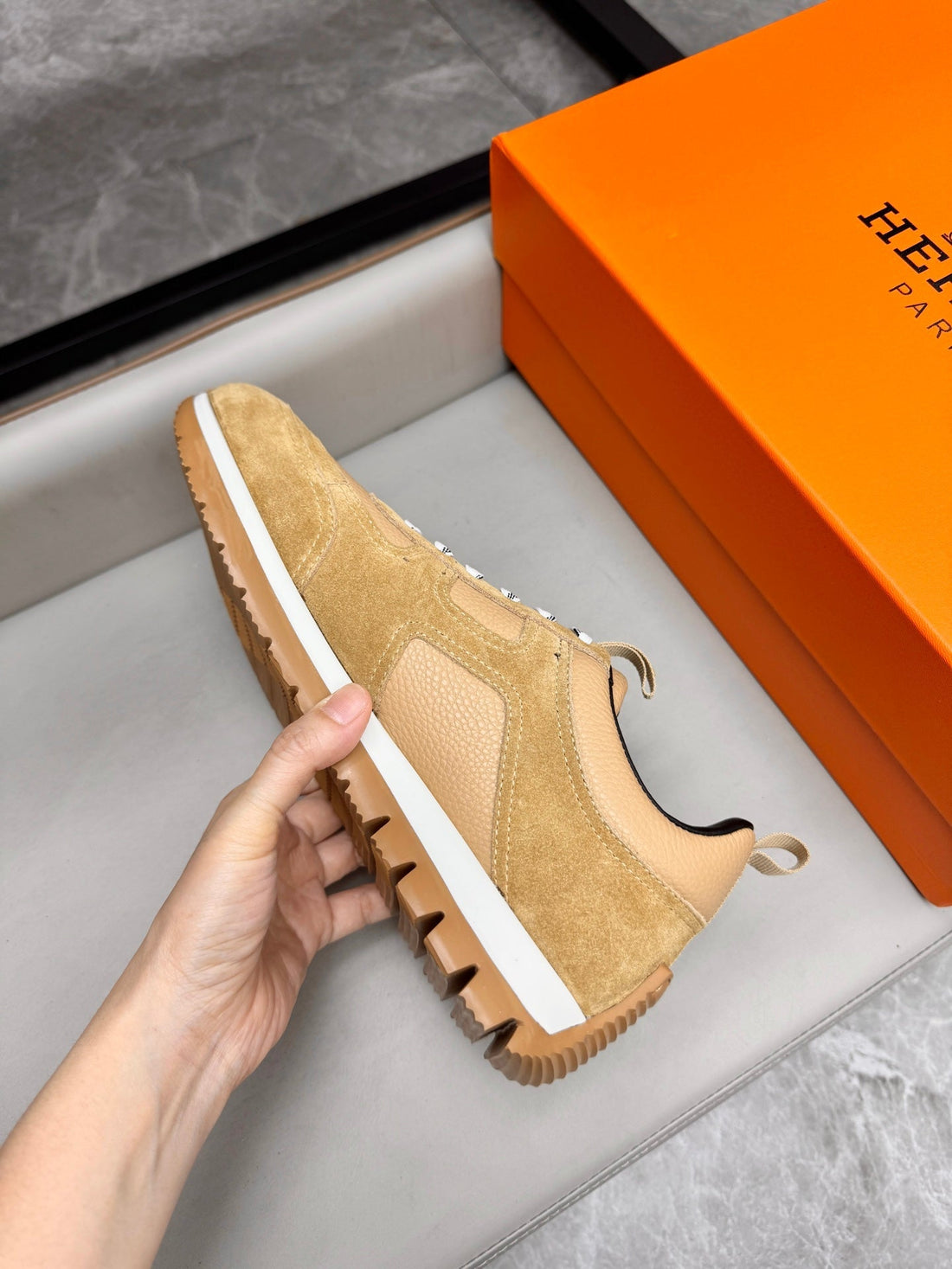 HM Men's Sneaker Beige Calfskin Suede 602058