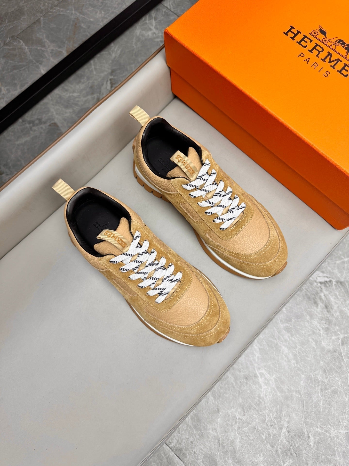 HM Men's Sneaker Beige Calfskin Suede 602058