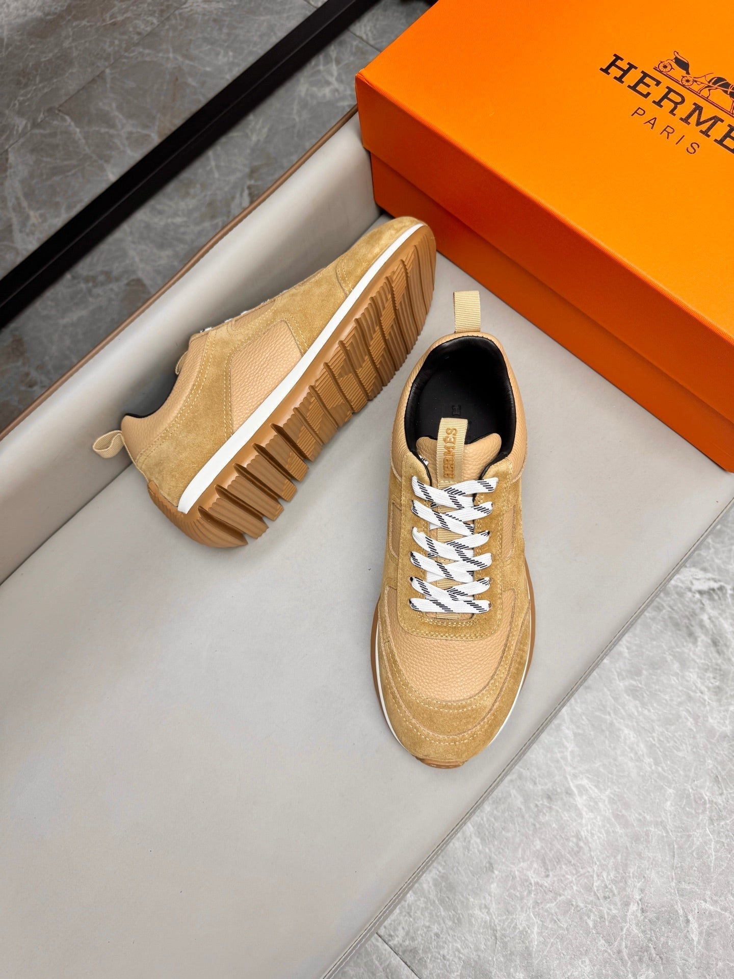 HM Men's Sneaker Beige Calfskin Suede 602058