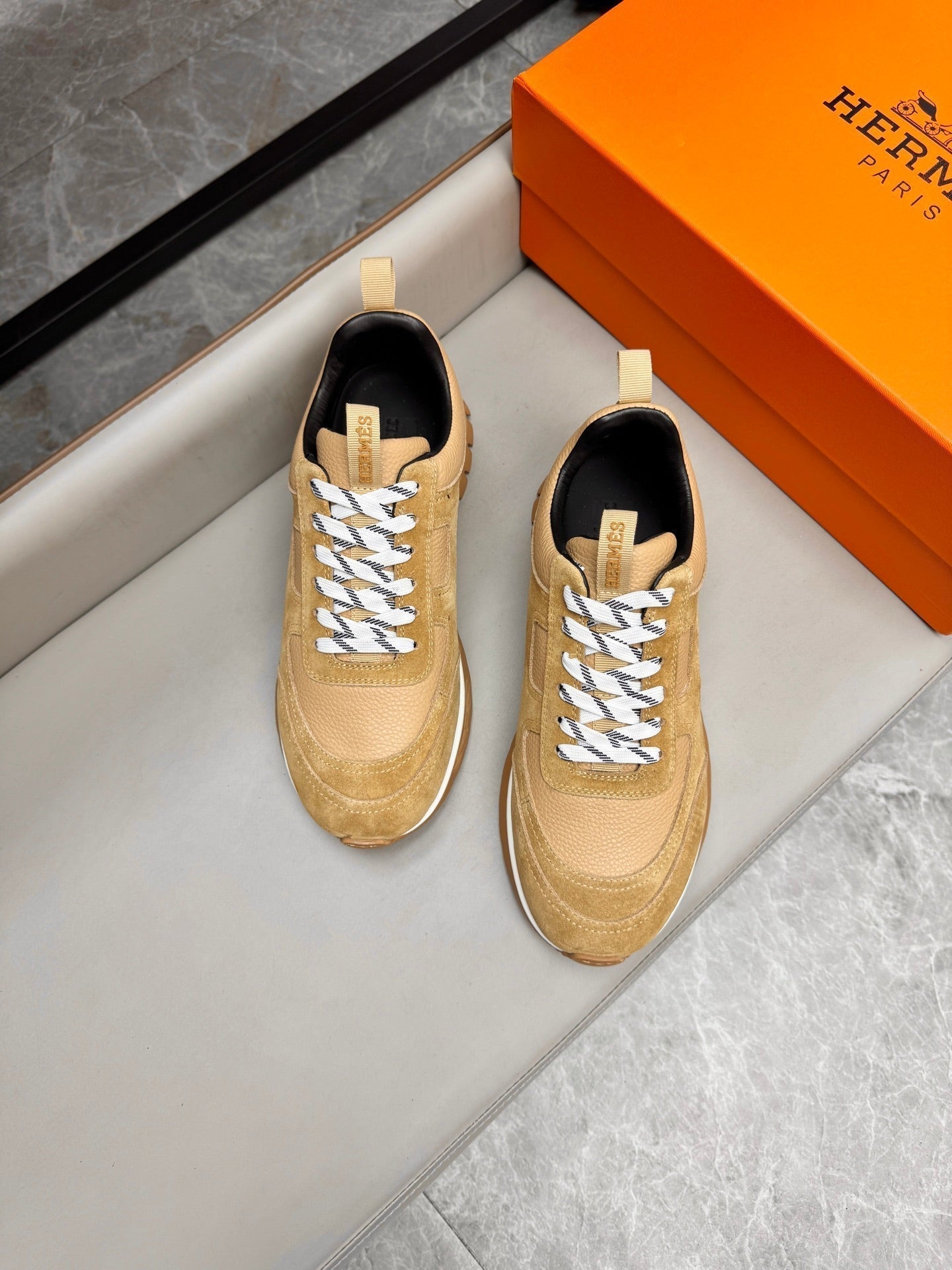 HM Men's Sneaker Beige Calfskin Suede 602058