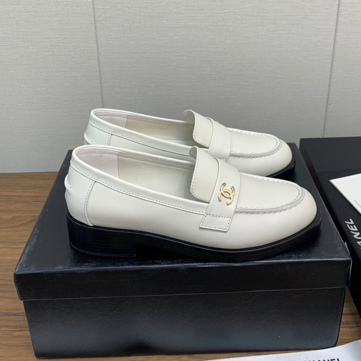 CC Moccasins 25mm White Lambskin