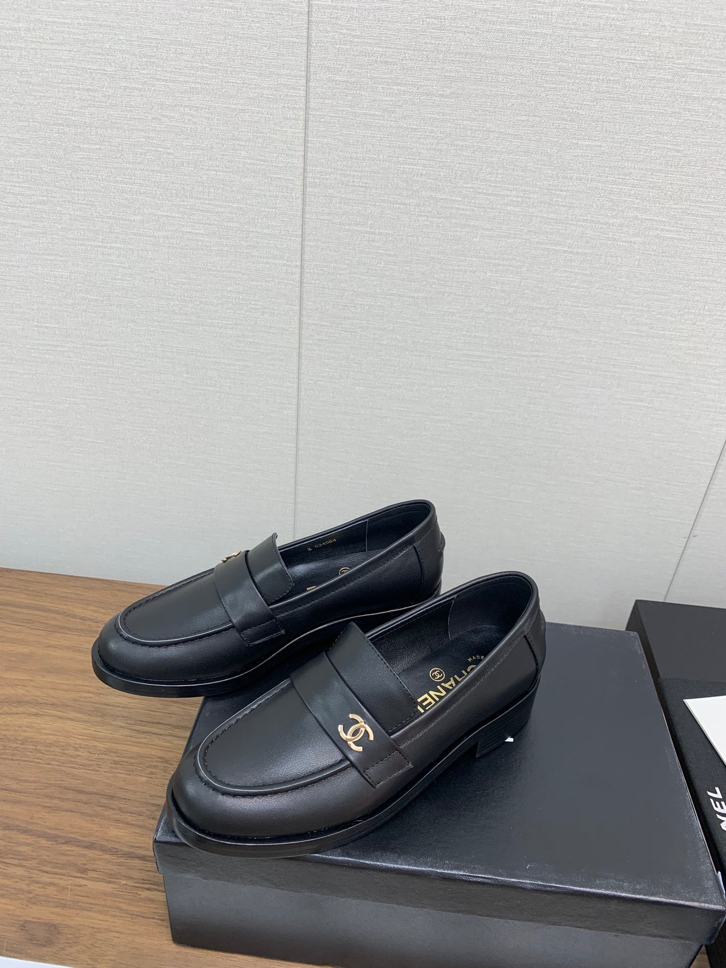 CC Moccasins 25mm Black Plain Lambskin